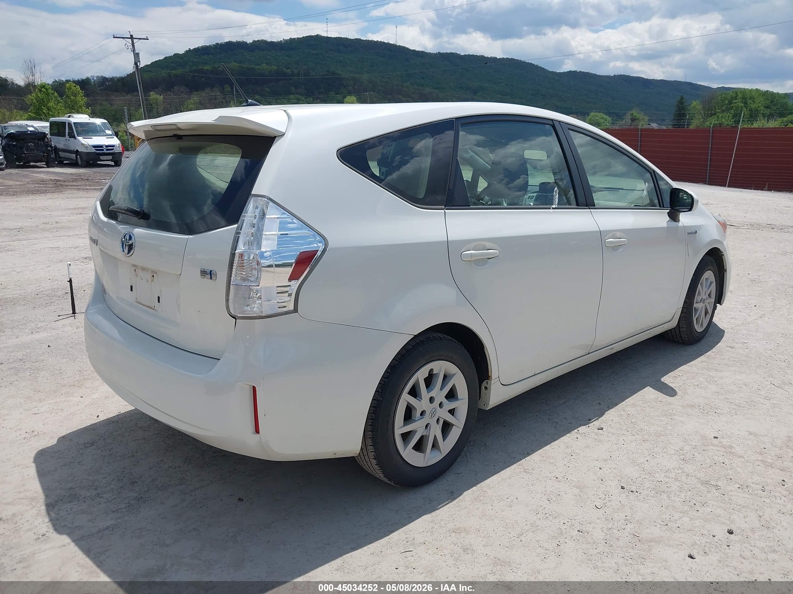 TOYOTA PRIUS image 4