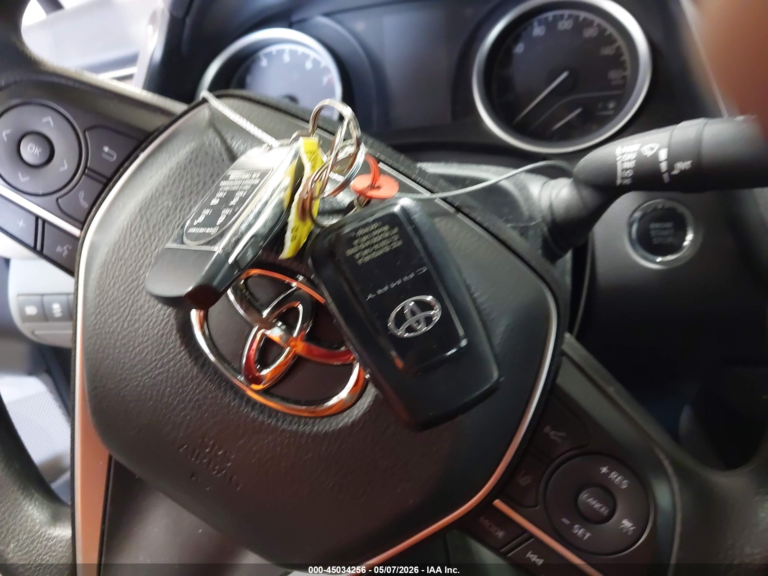 TOYOTA CAMRY image 11