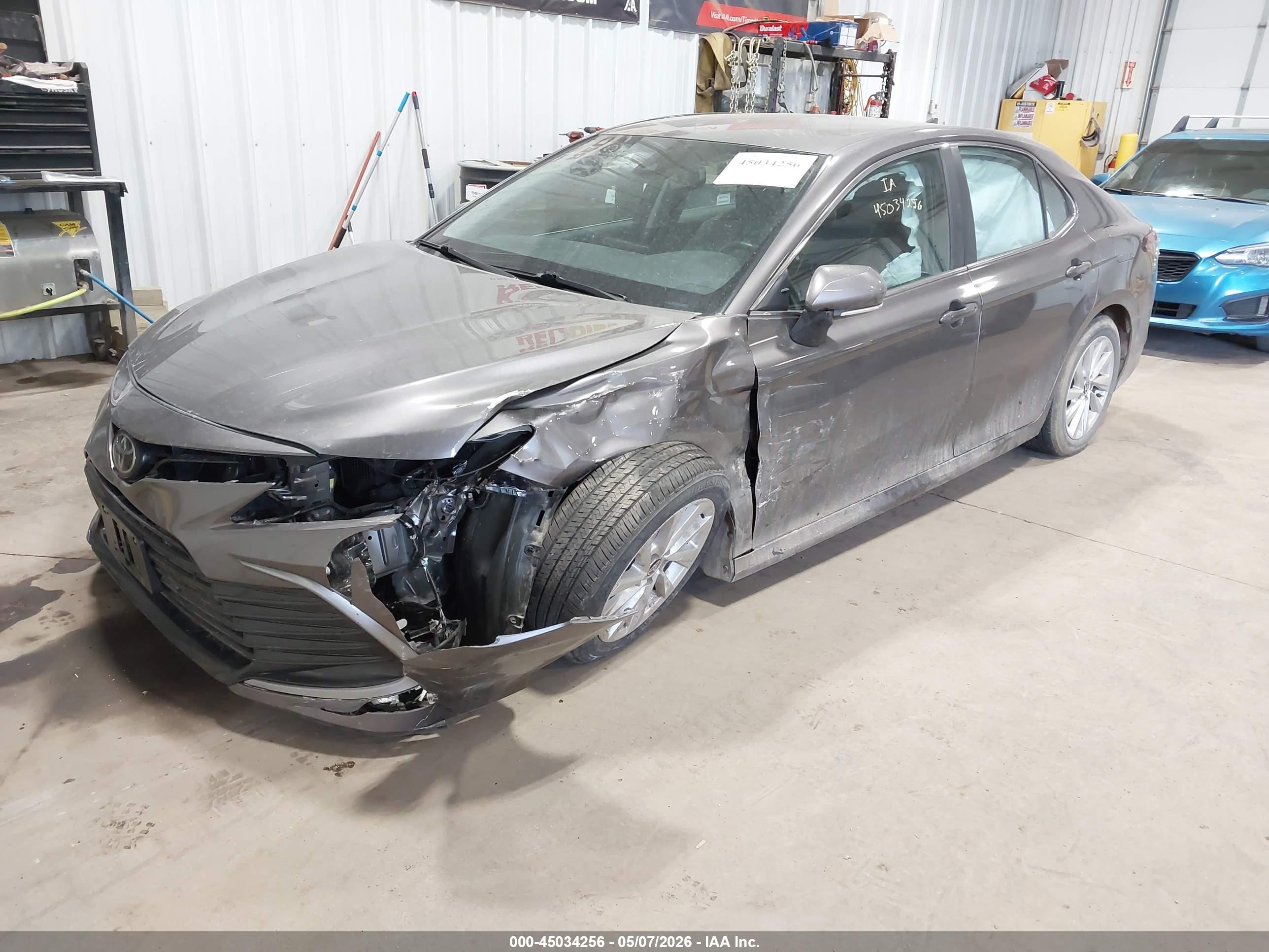 TOYOTA CAMRY image 2