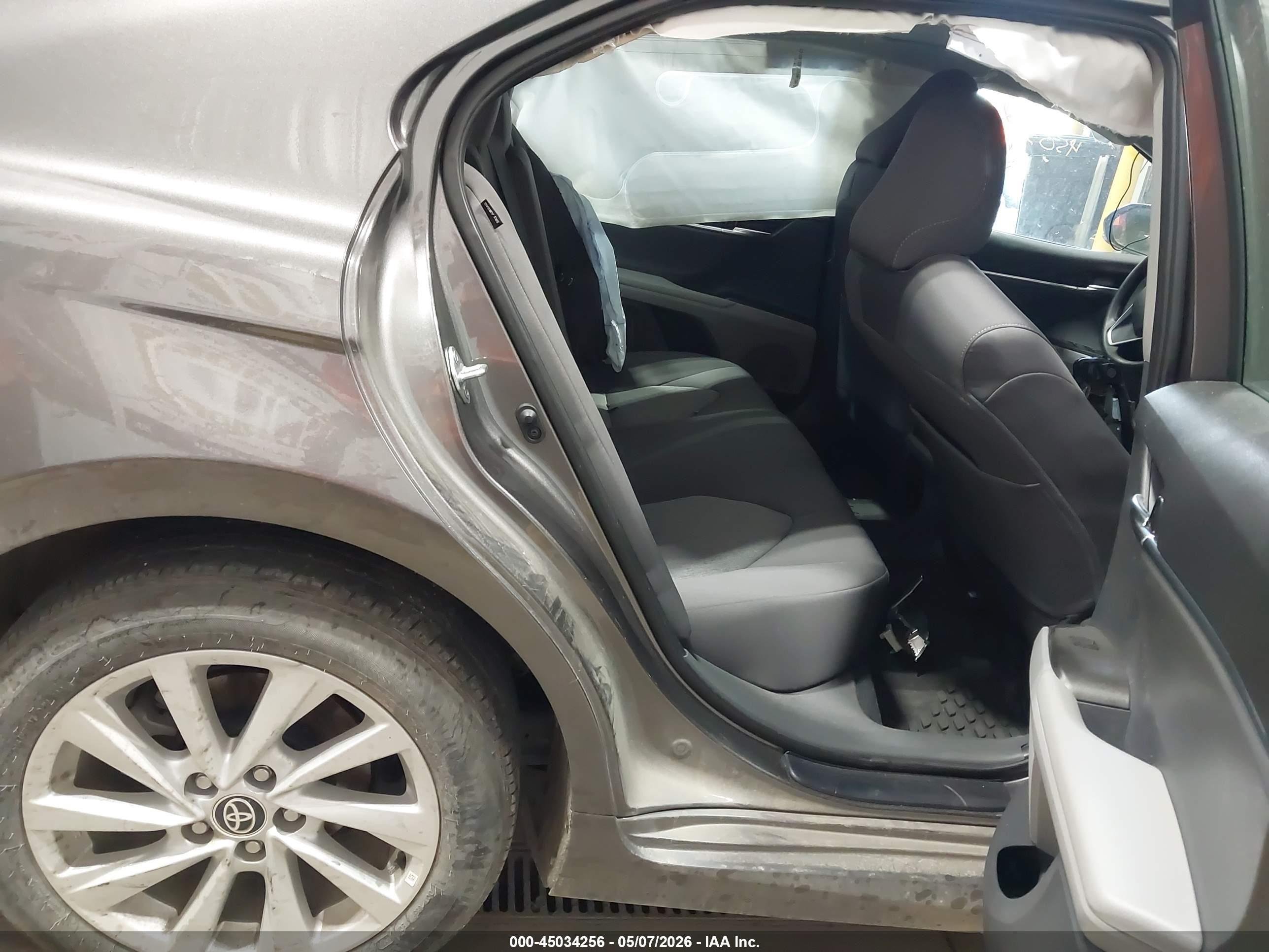 TOYOTA CAMRY image 8