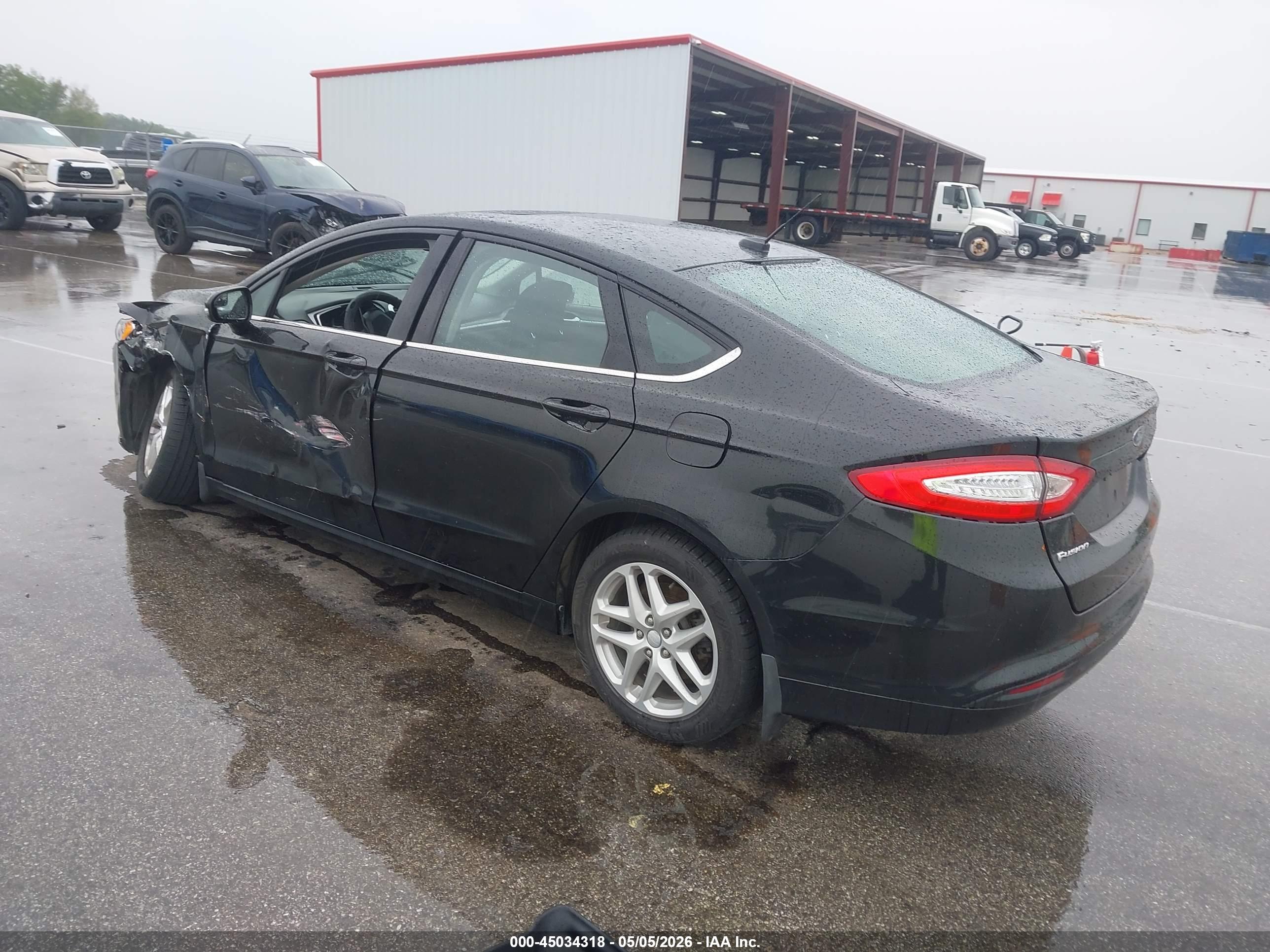 FORD FUSION image 3
