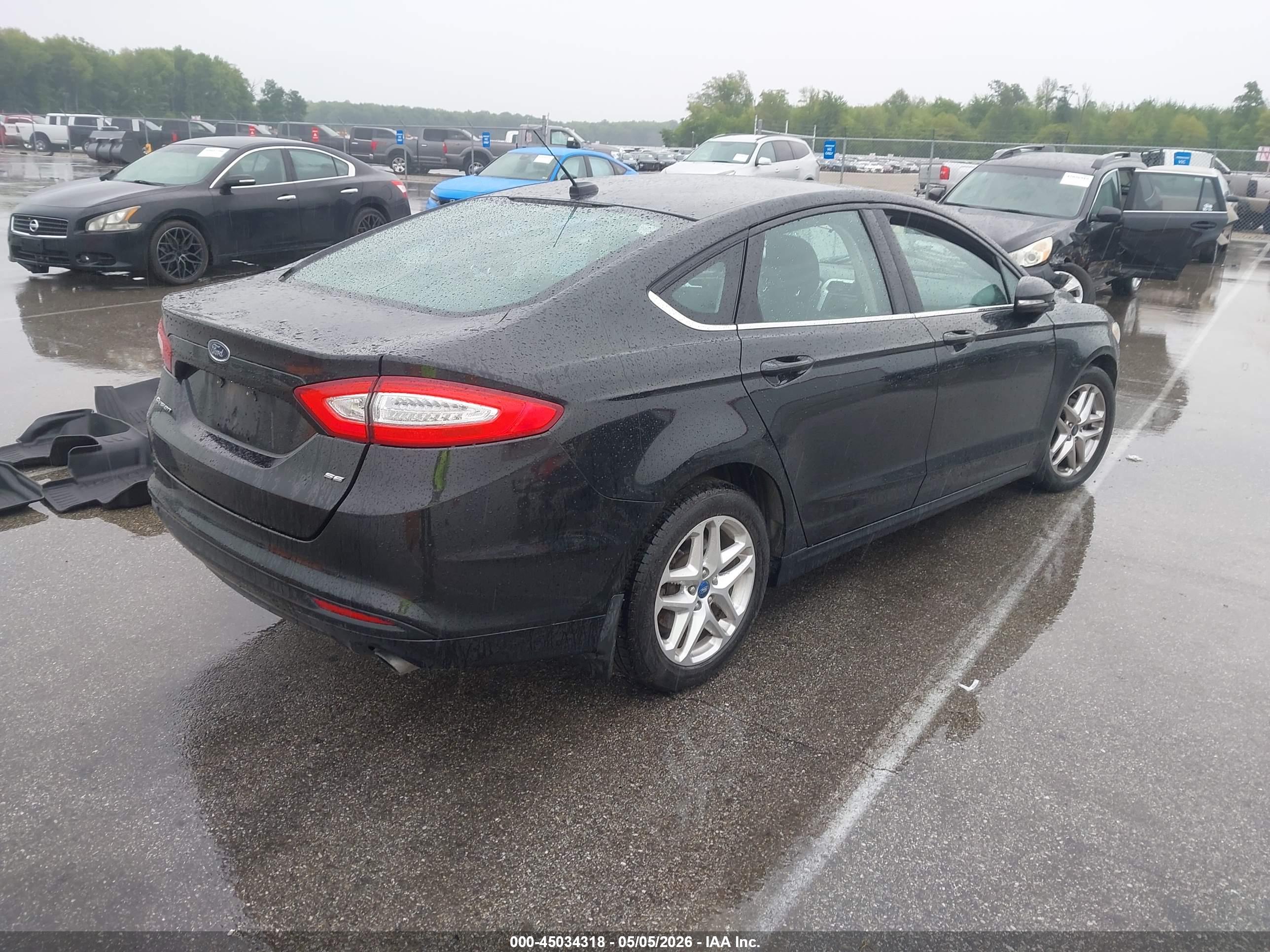 FORD FUSION image 4