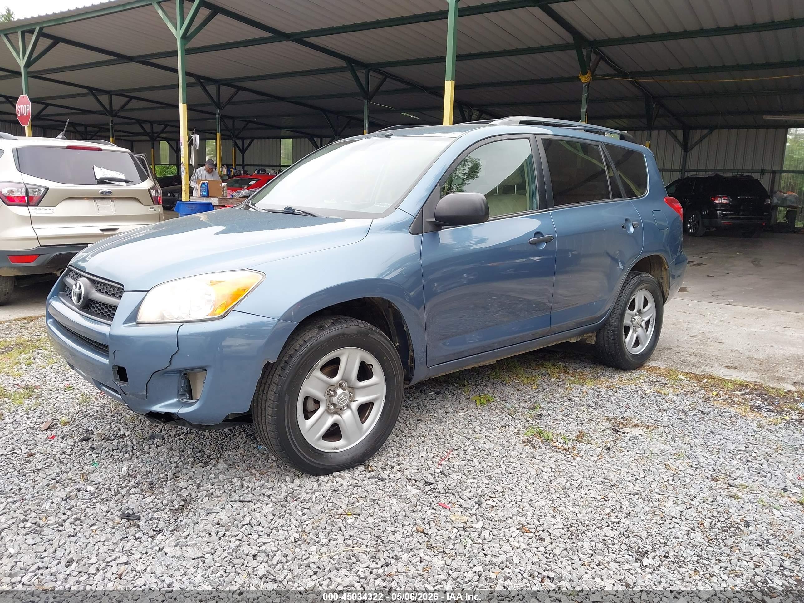TOYOTA RAV4 image 2