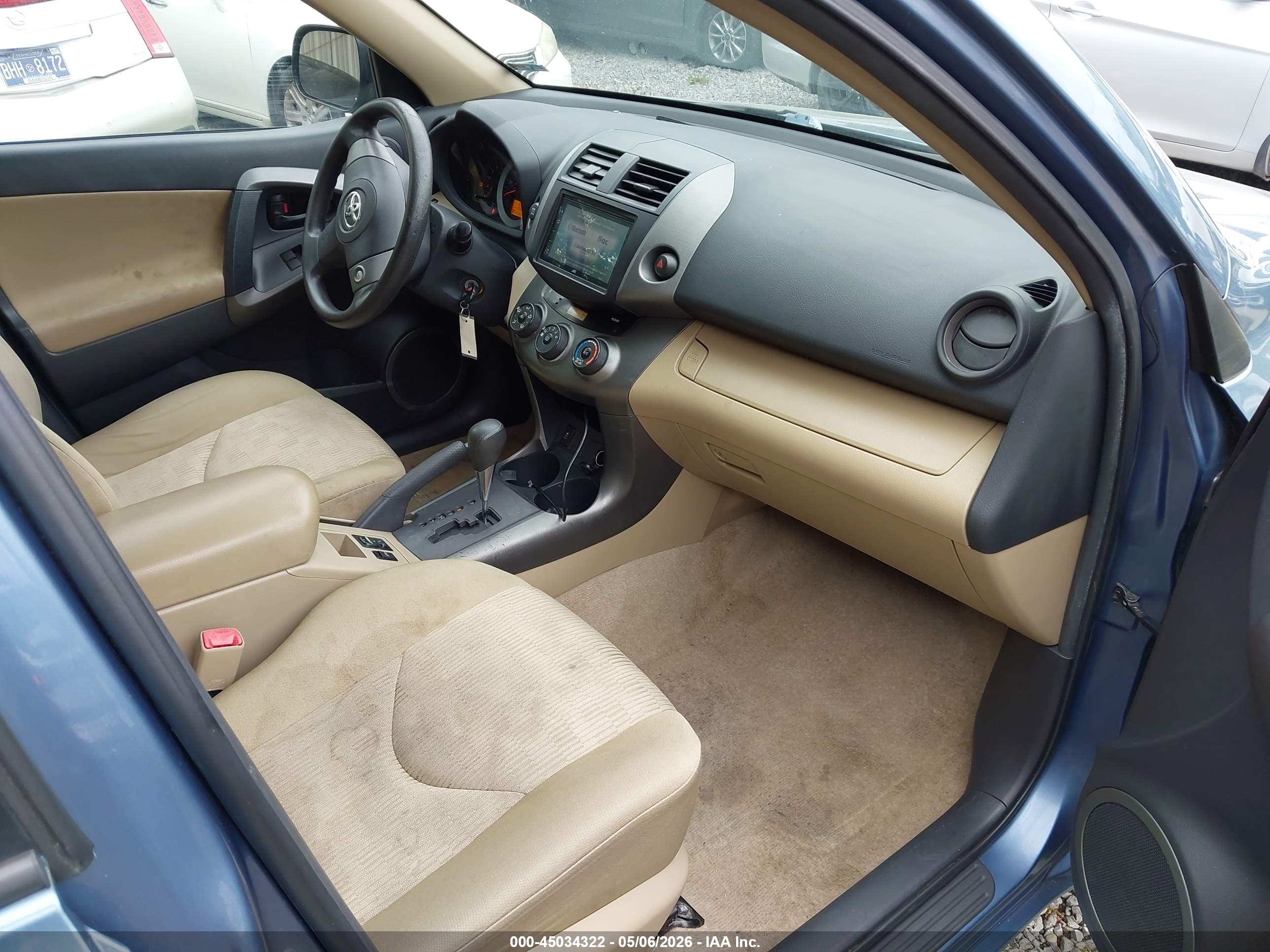 TOYOTA RAV4 image 5