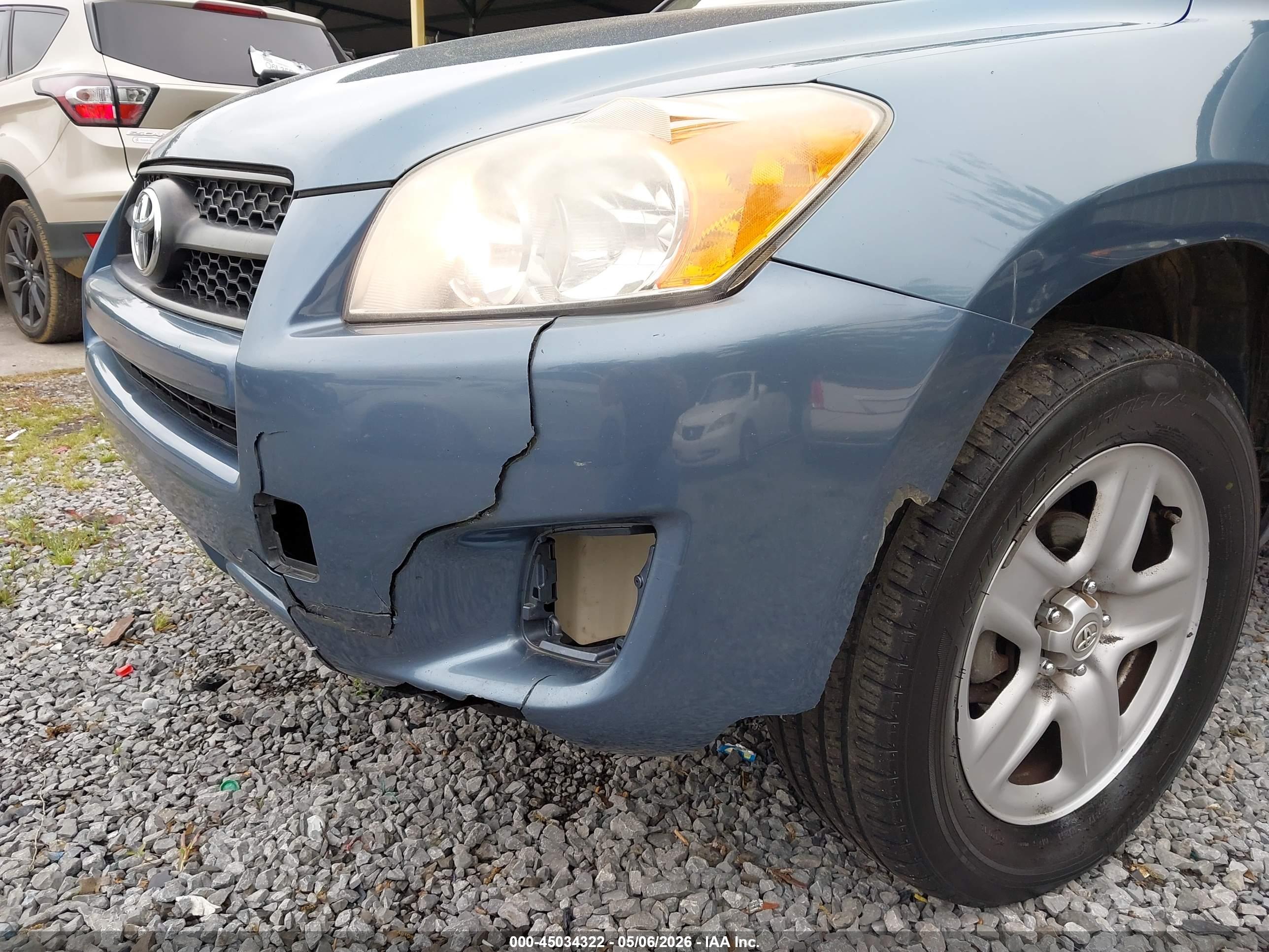 TOYOTA RAV4 image 6
