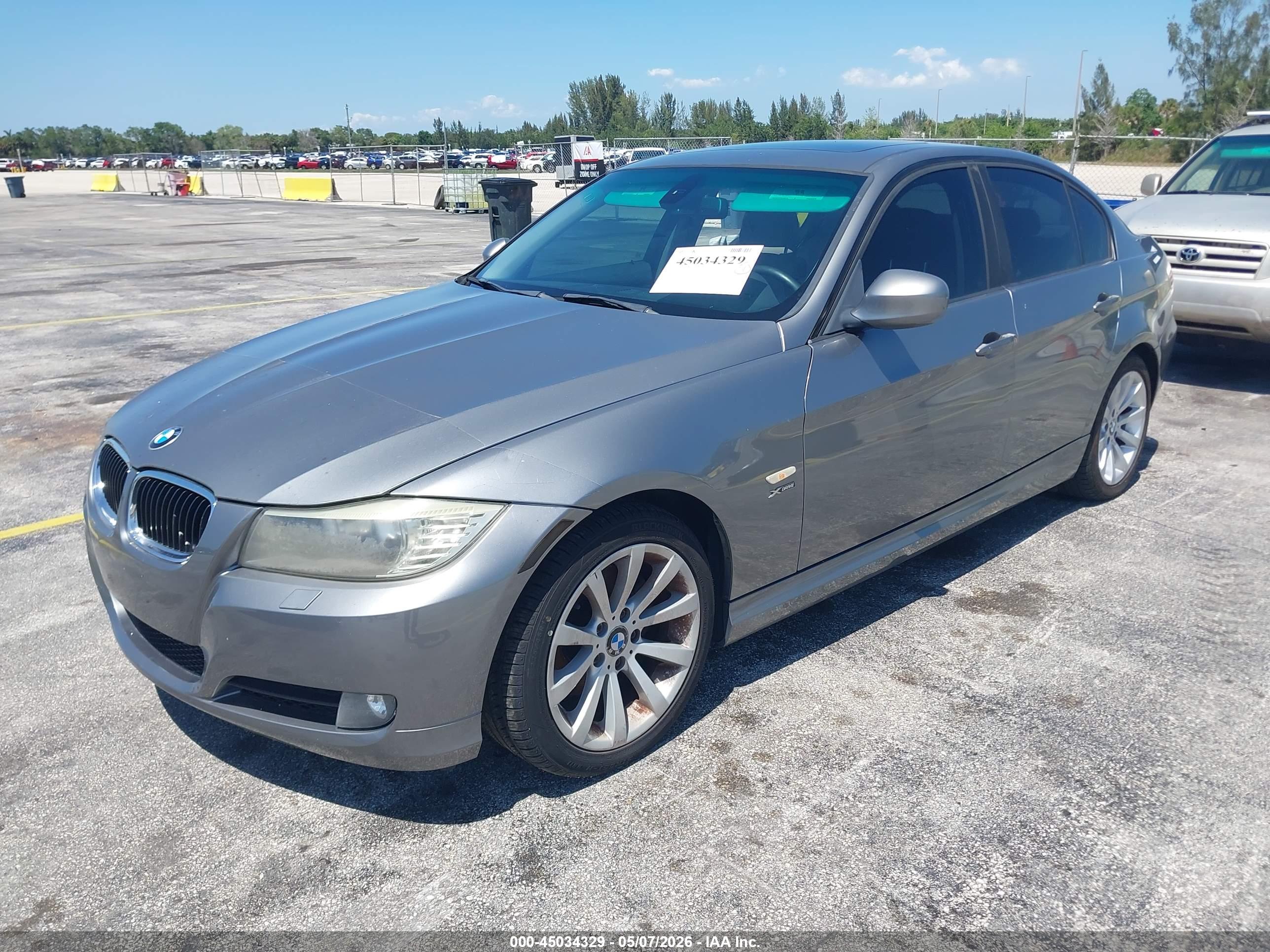BMW 328I image 2