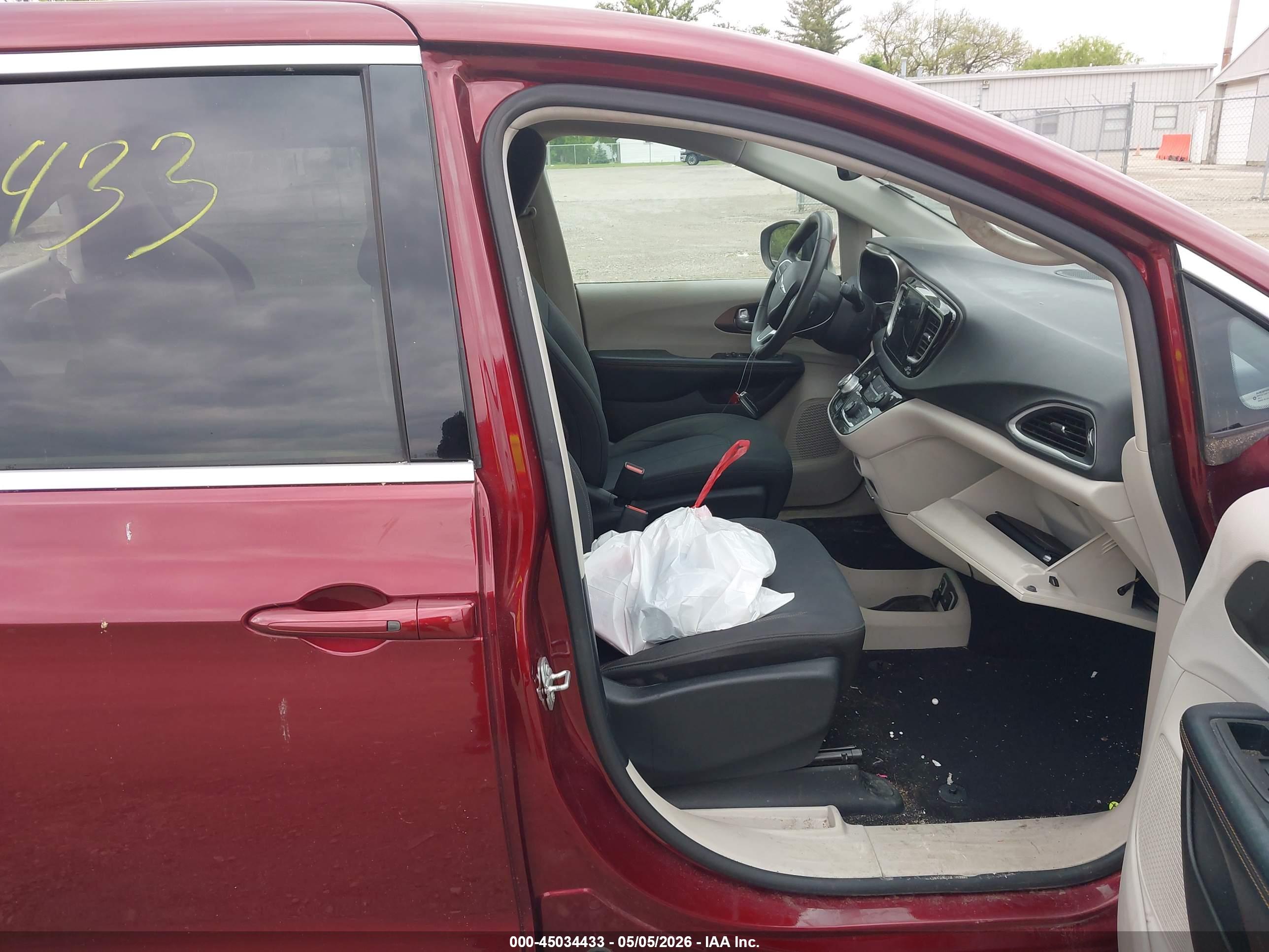 CHRYSLER PACIFICA image 5