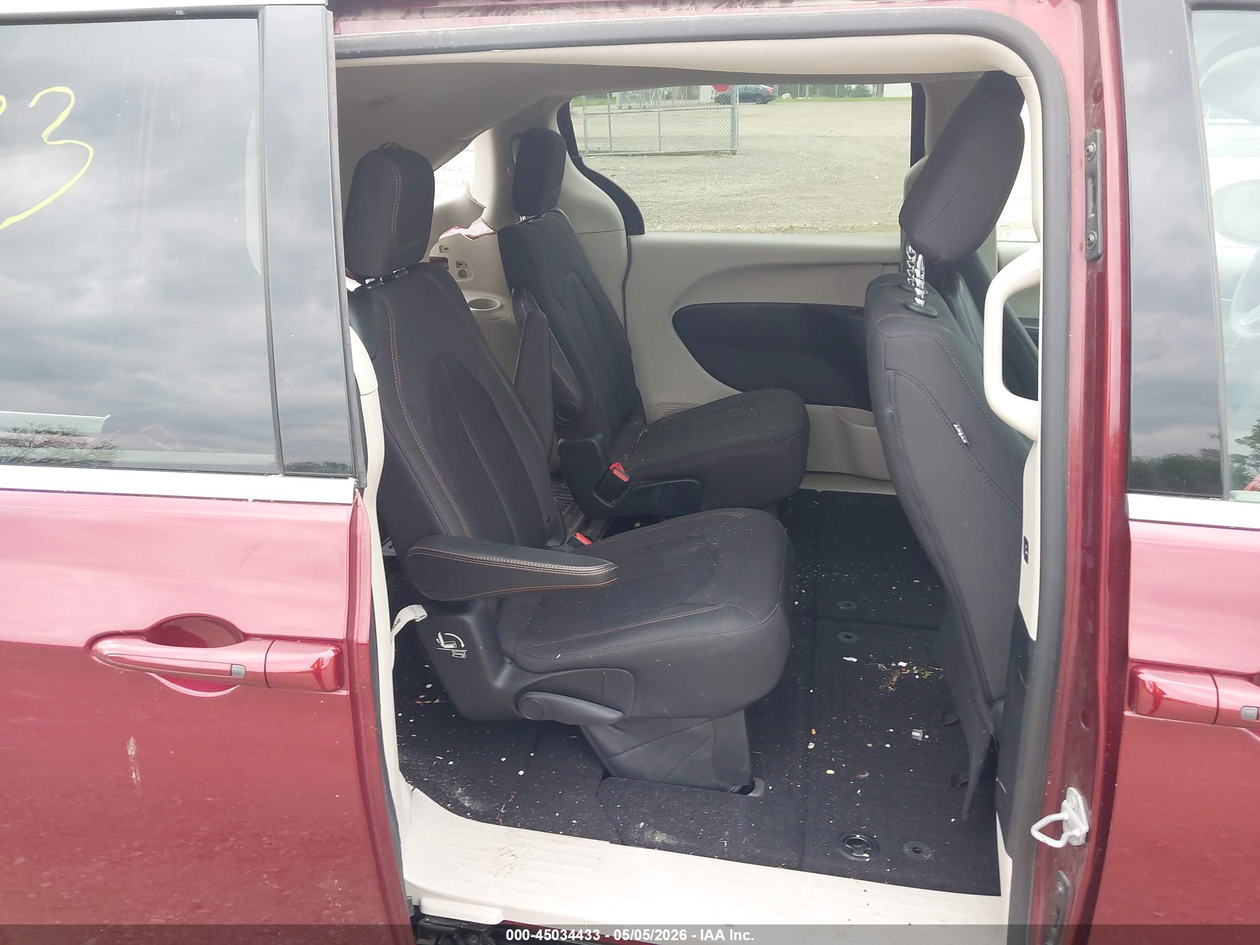 CHRYSLER PACIFICA image 8