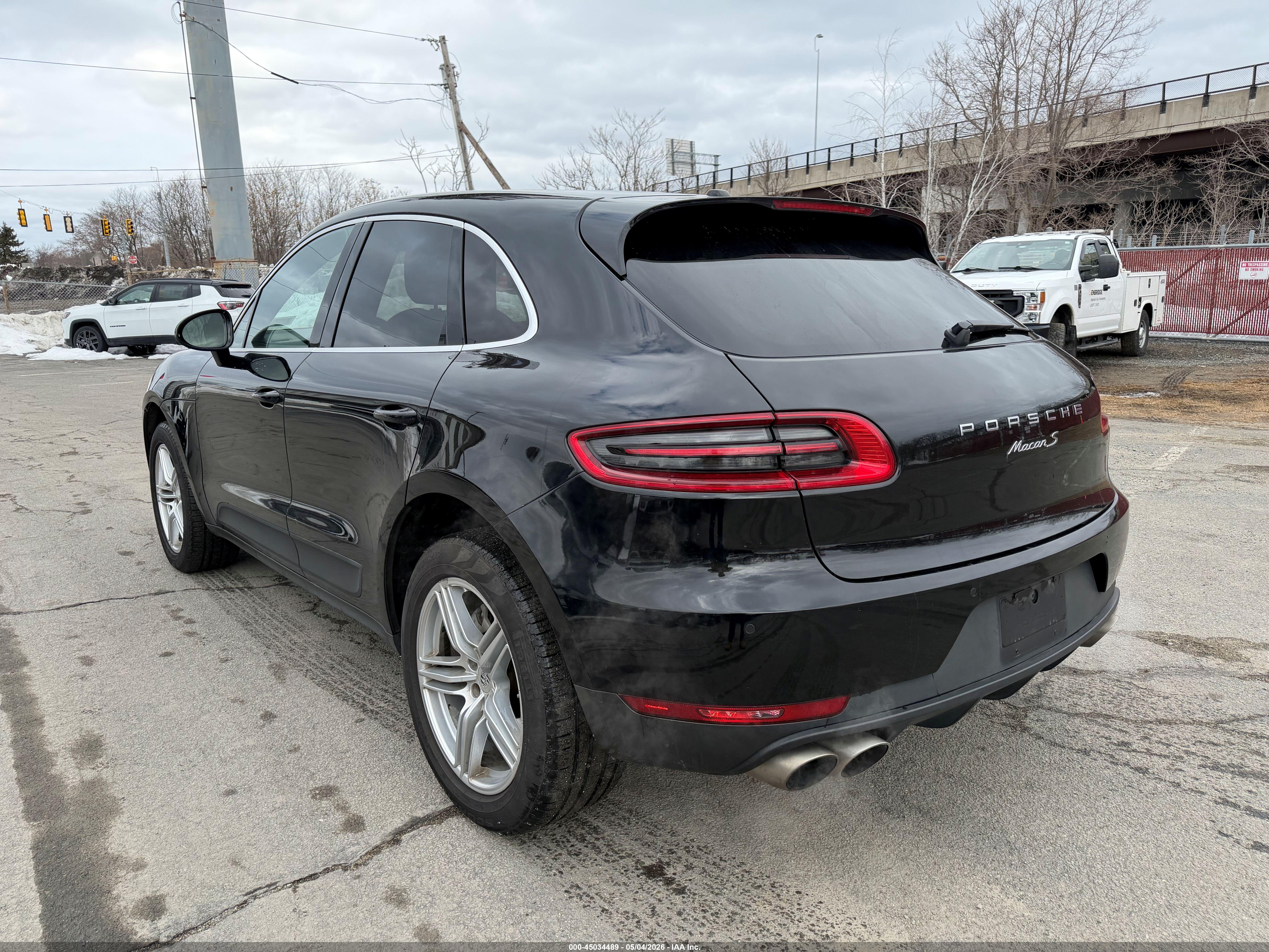 PORSCHE MACAN image 3