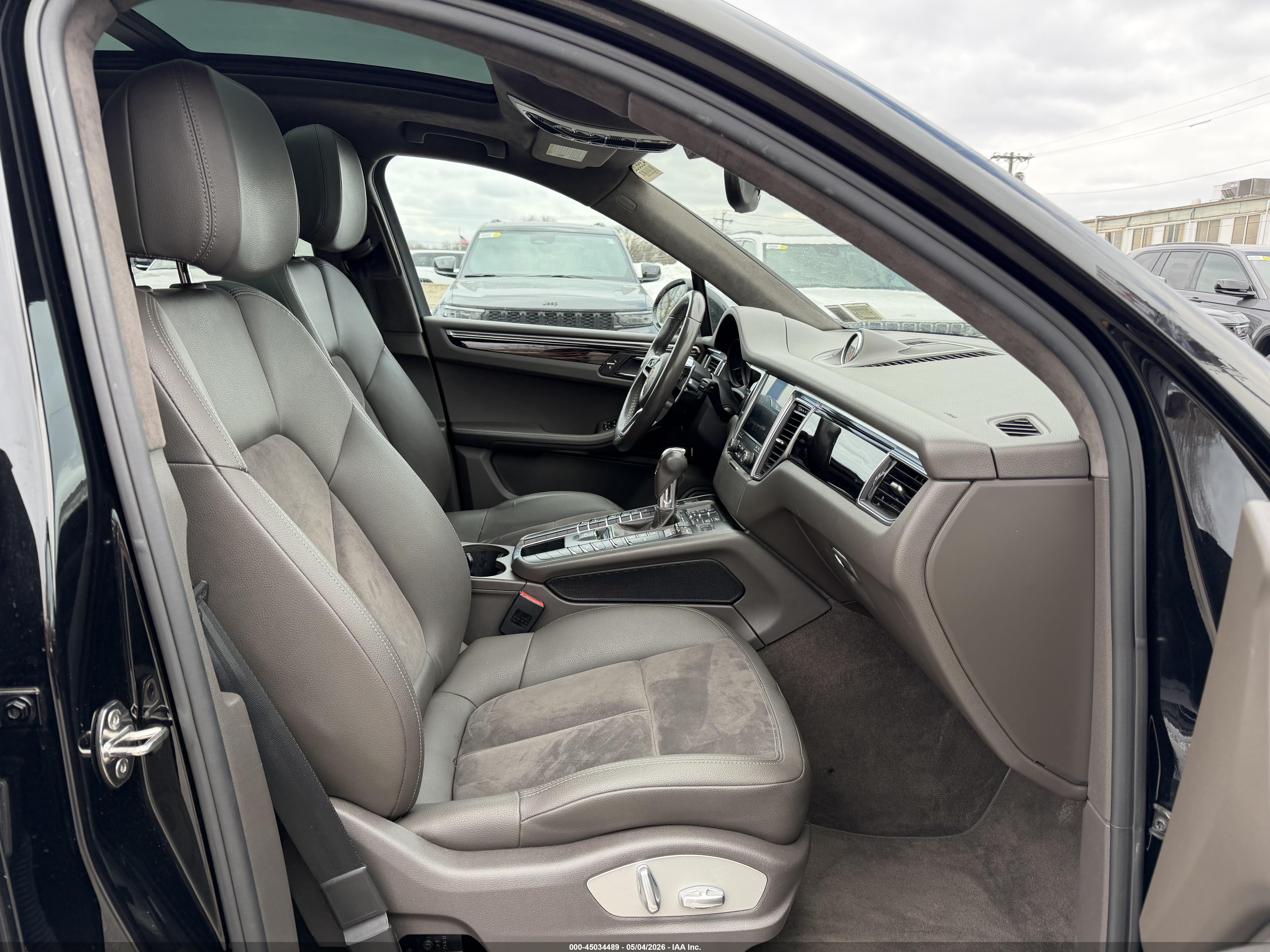 PORSCHE MACAN image 5
