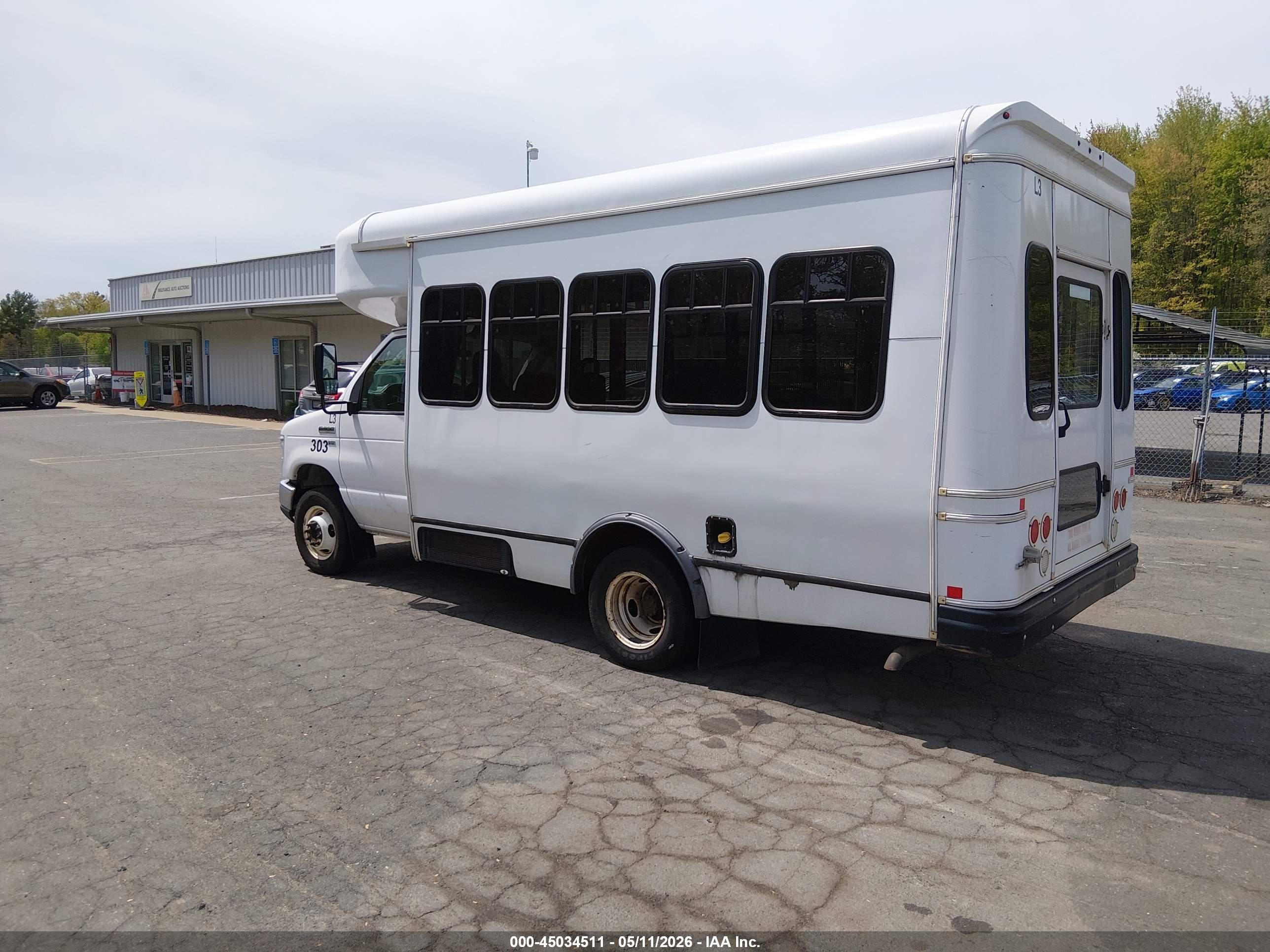 FORD E-350 image 3