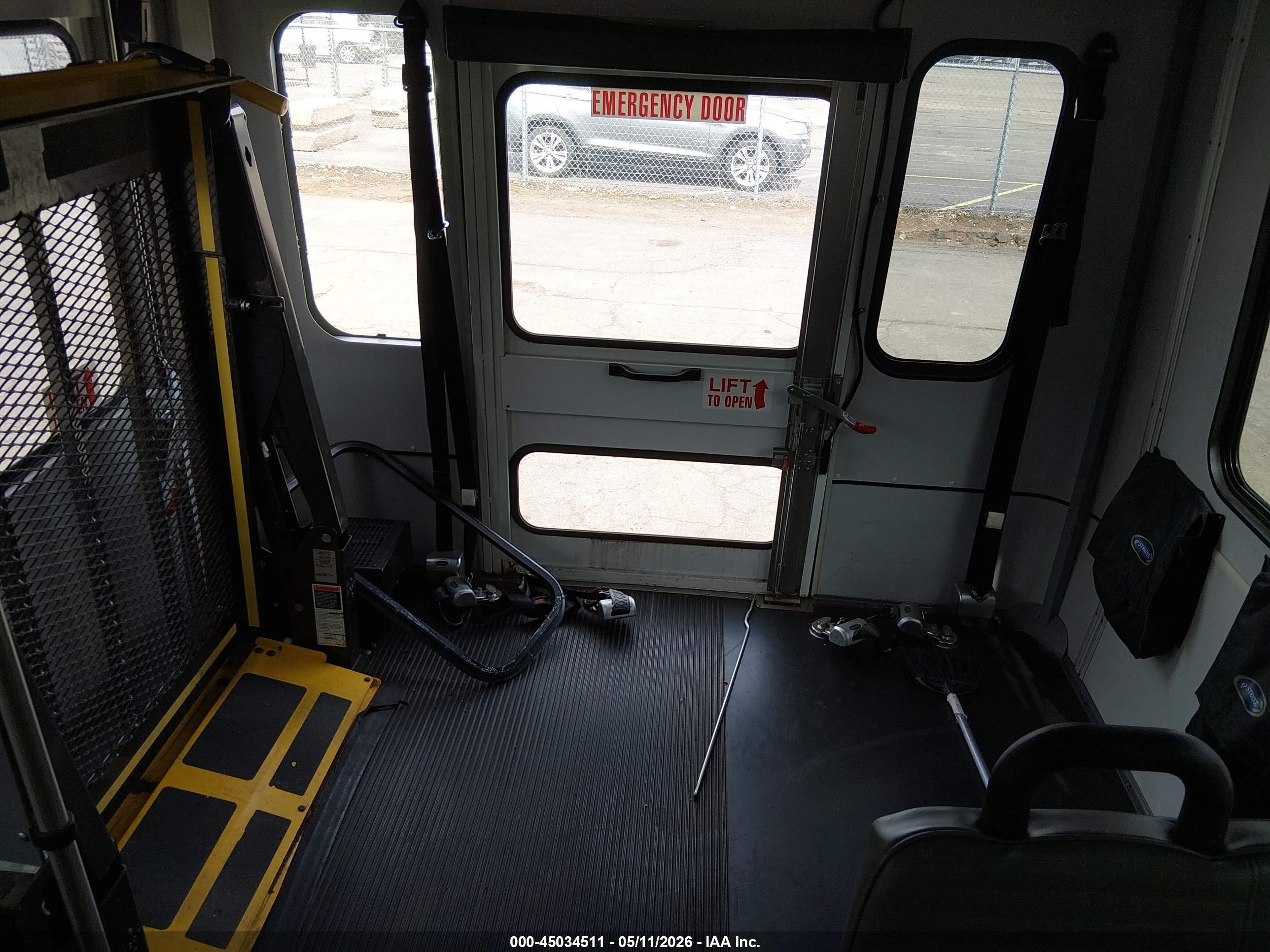 FORD E-350 image 7