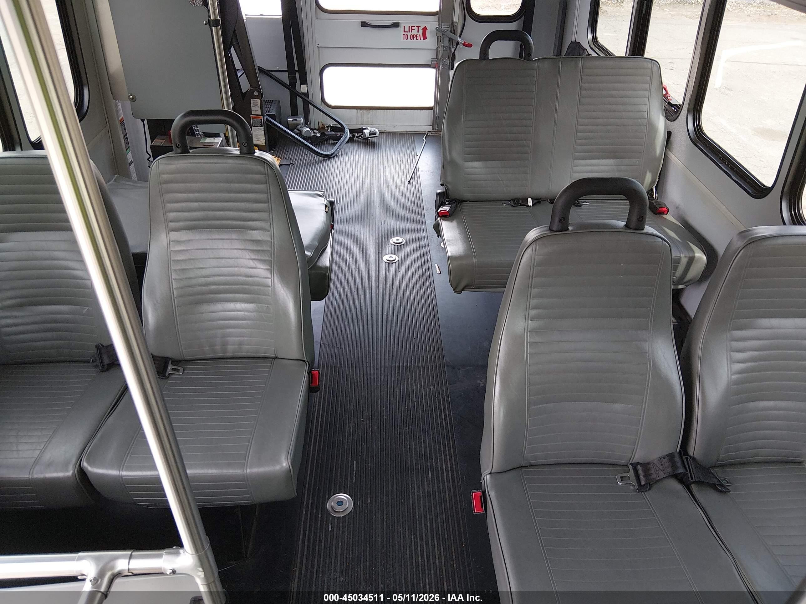 FORD E-350 image 8