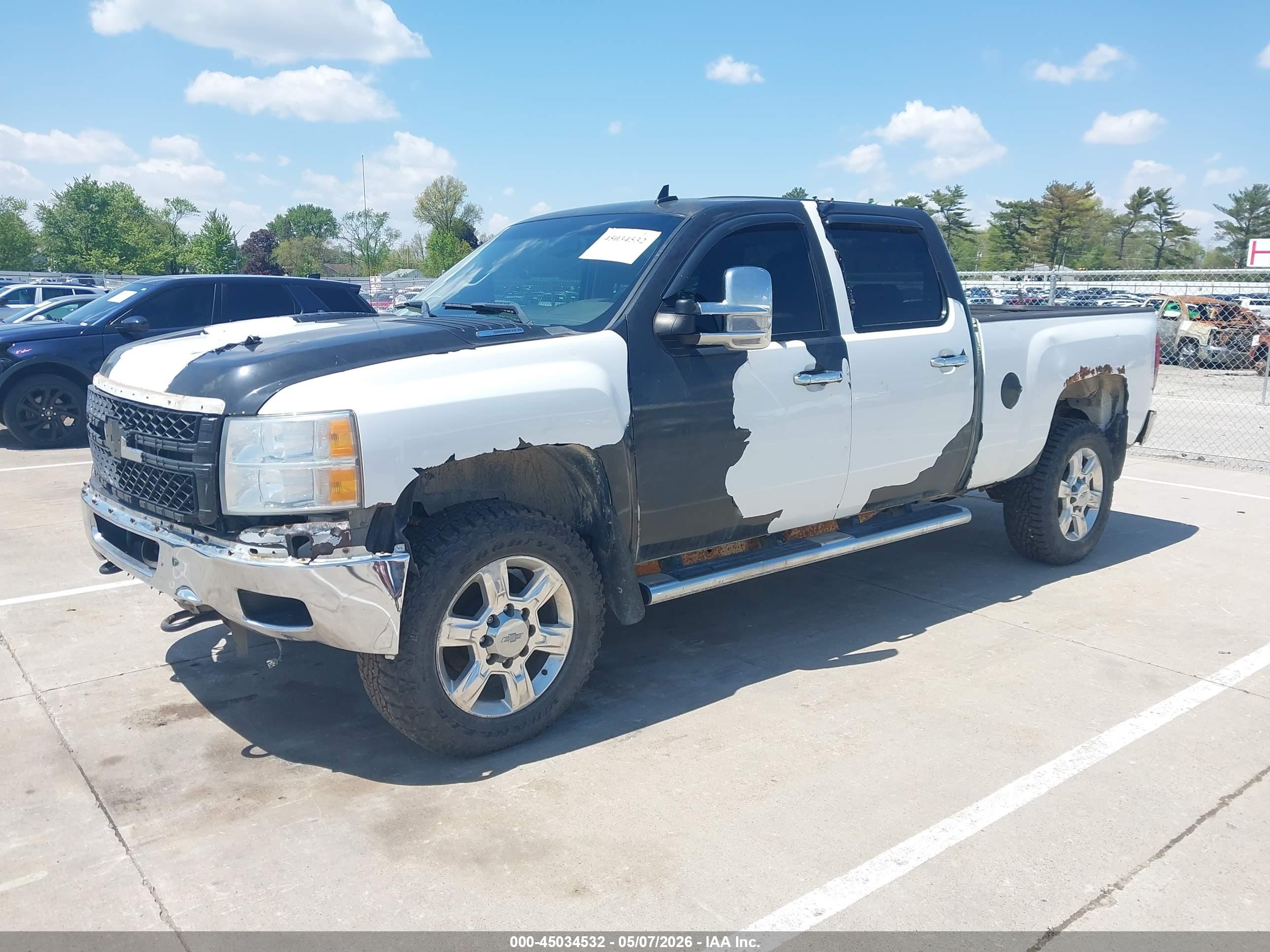CHEVROLET SILVERADO image 2