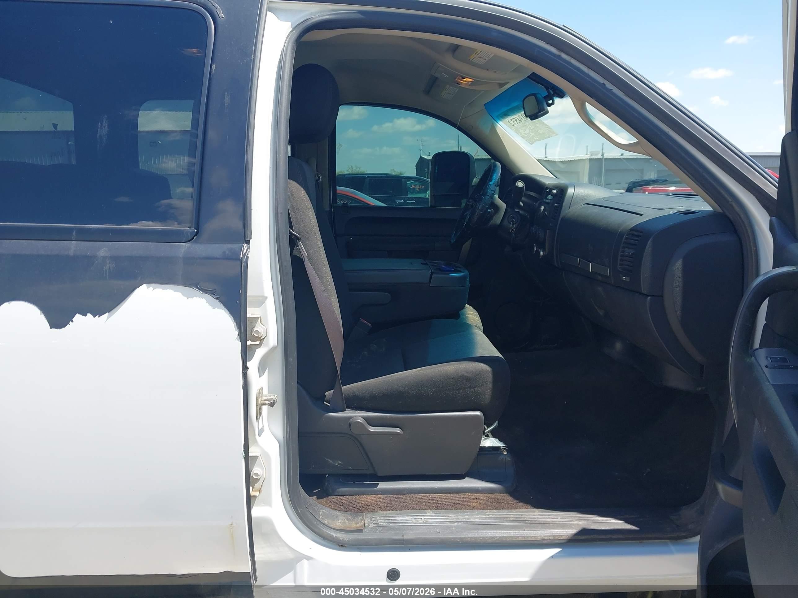 CHEVROLET SILVERADO image 5