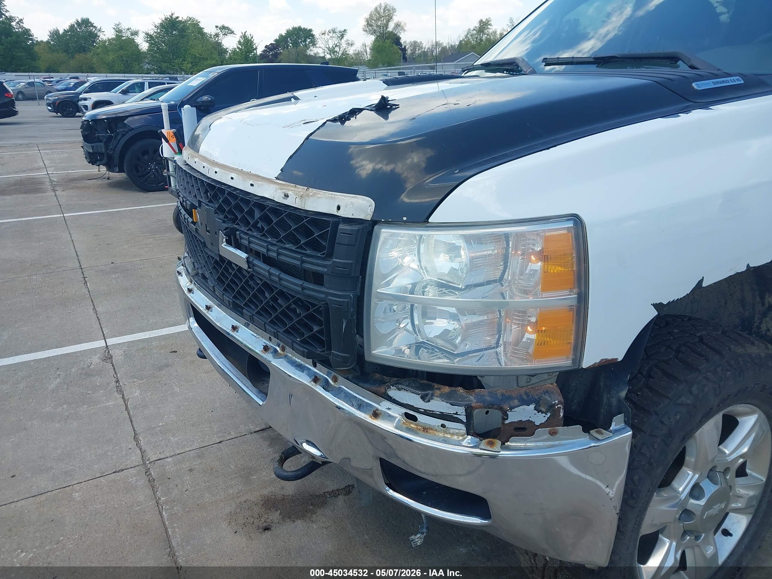 CHEVROLET SILVERADO image 6