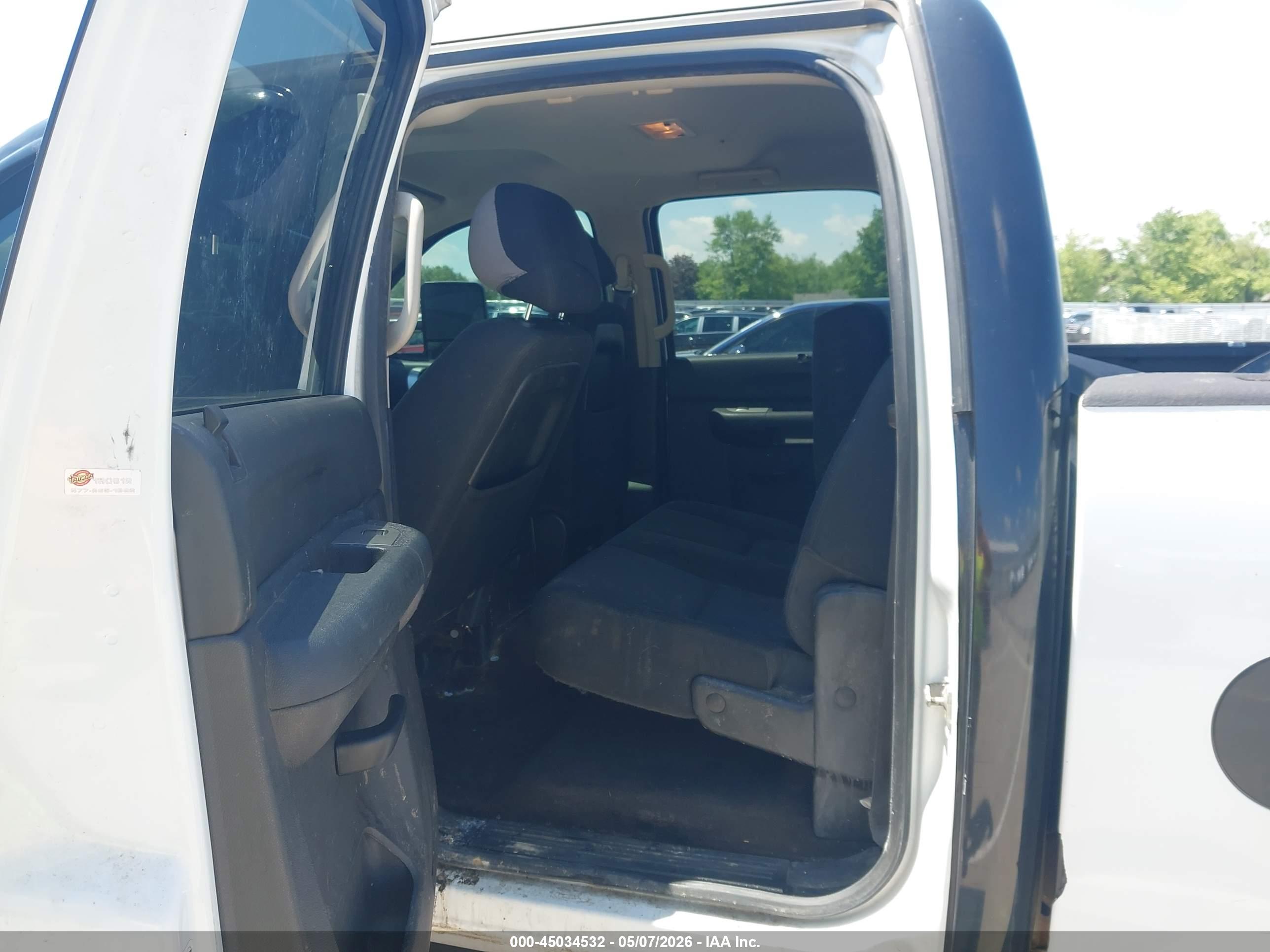 CHEVROLET SILVERADO image 8