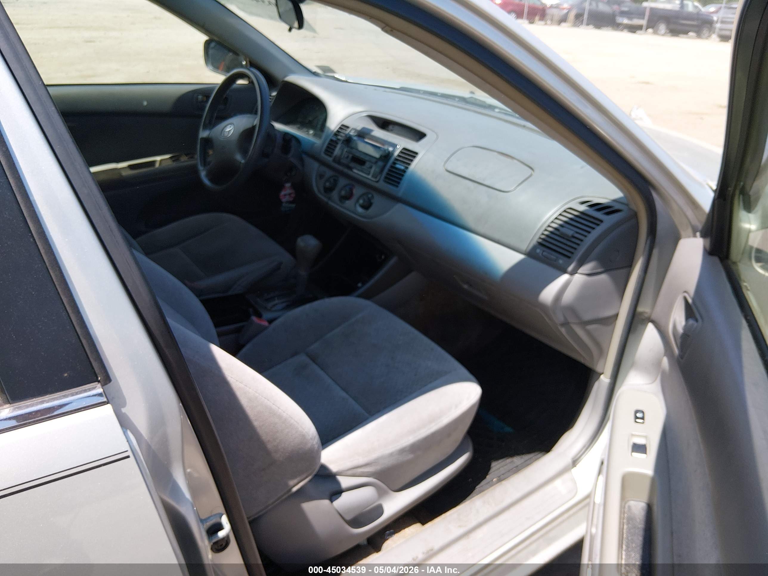 TOYOTA CAMRY image 5