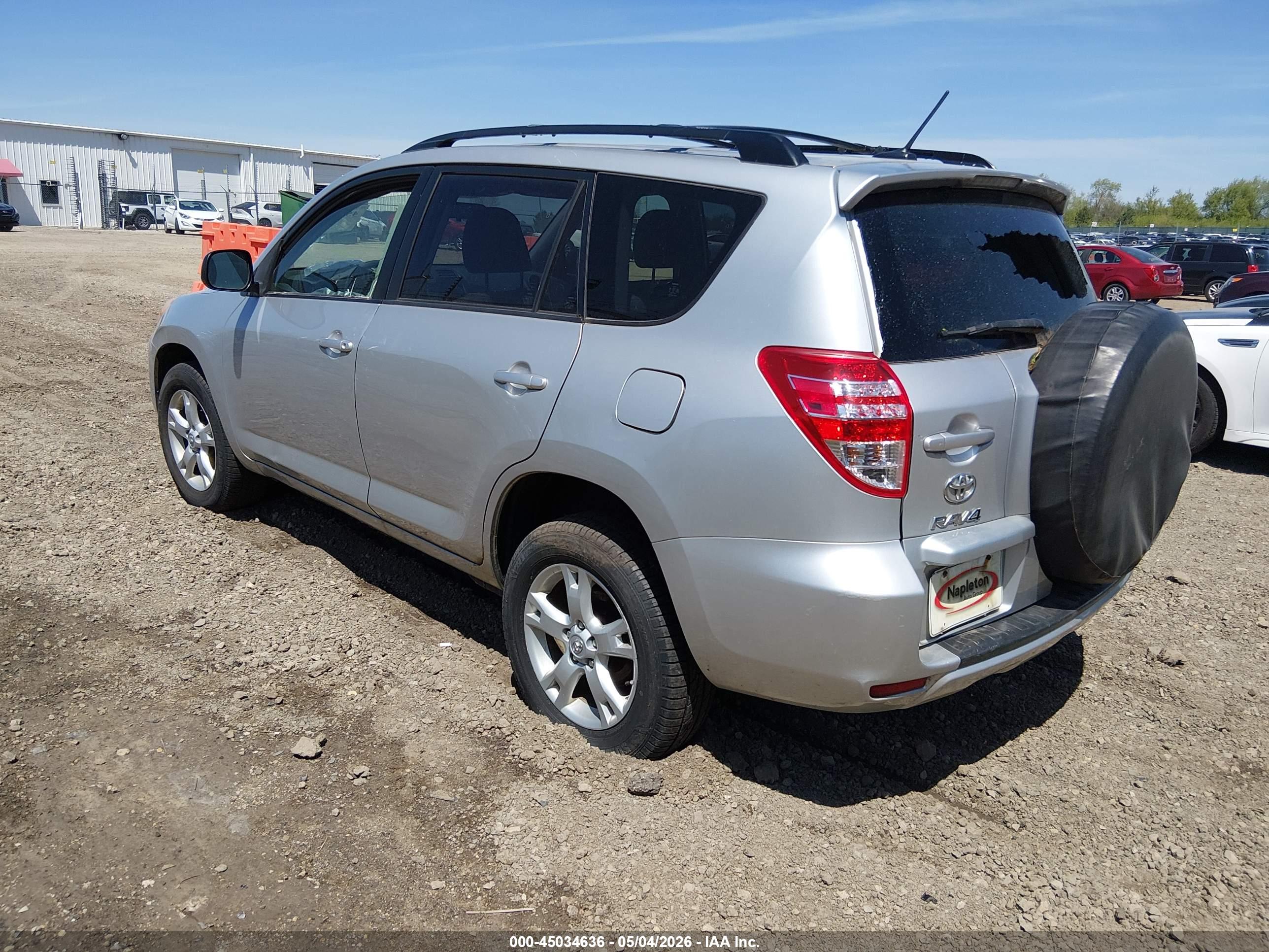 TOYOTA RAV4 image 3