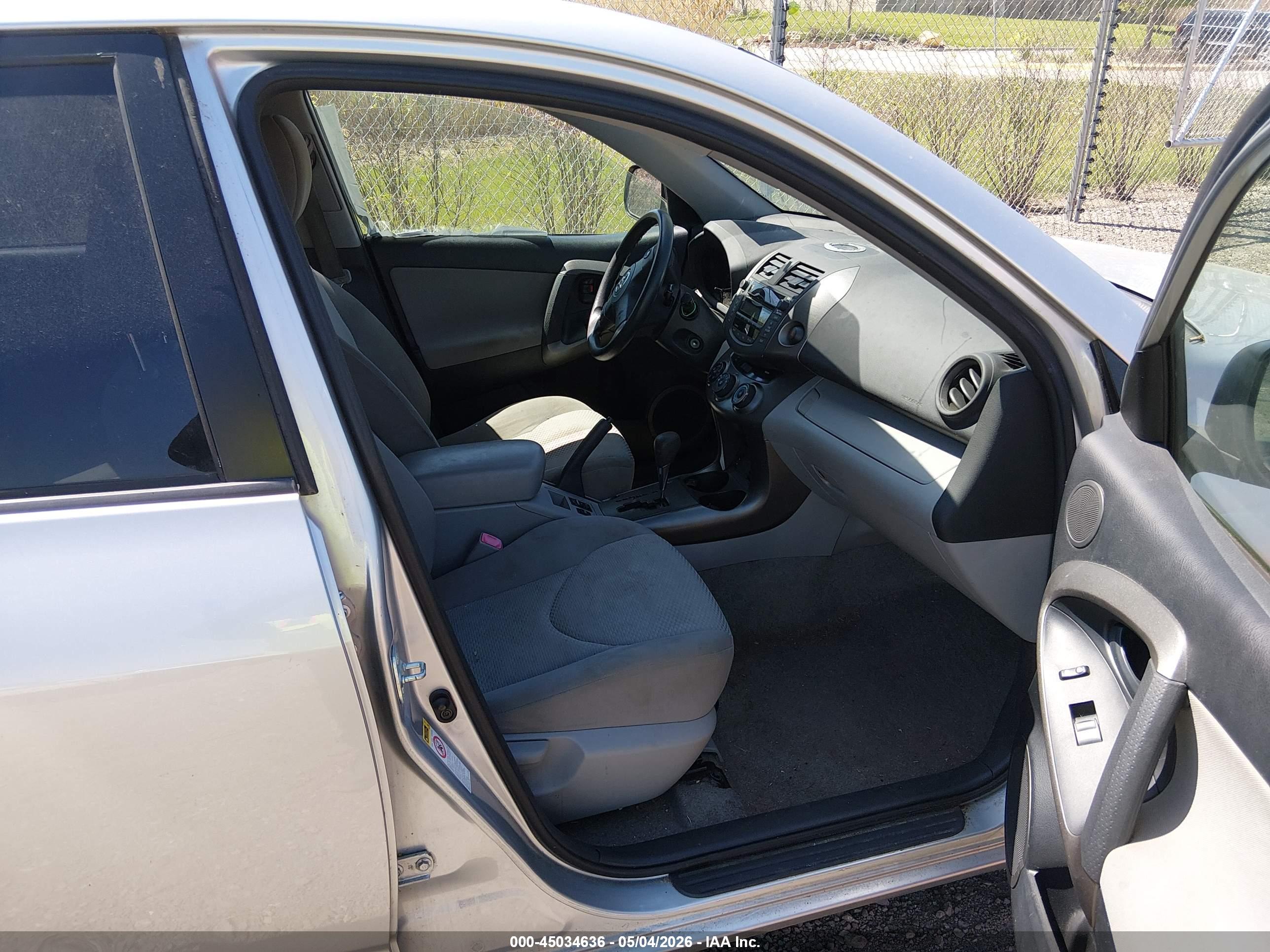 TOYOTA RAV4 image 5