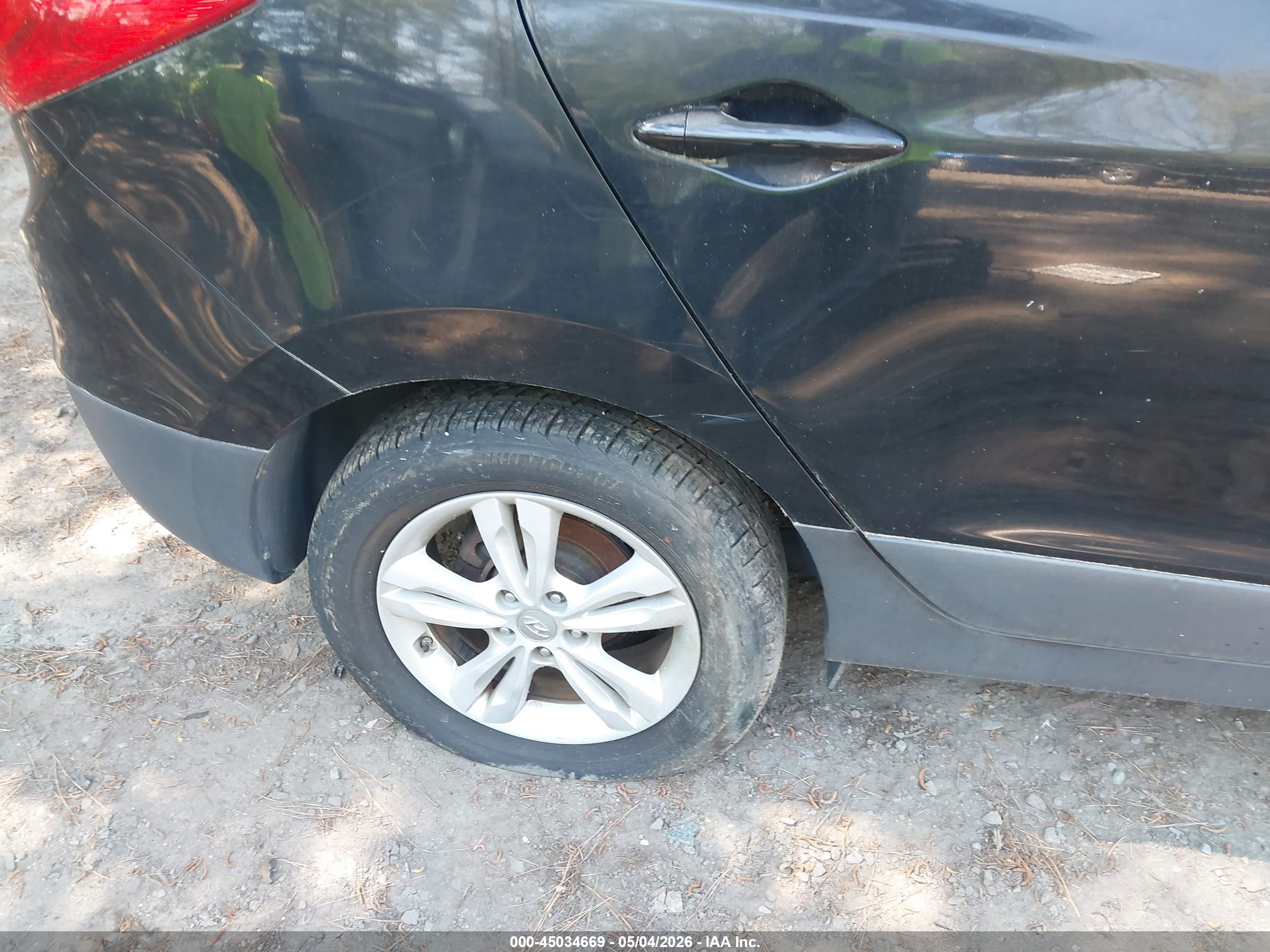 HYUNDAI TUCSON image 6