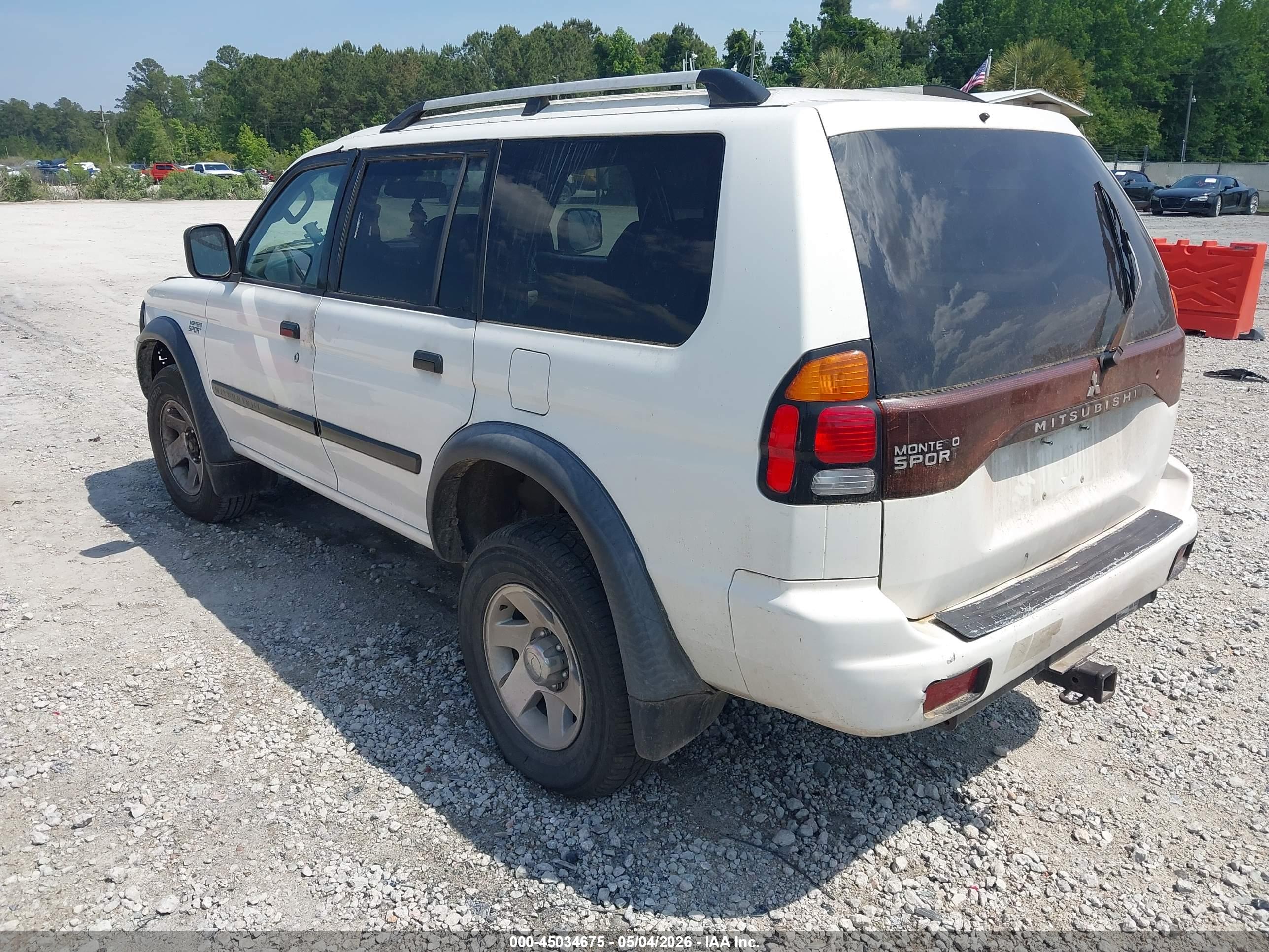 MITSUBISHI MONTERO image 3