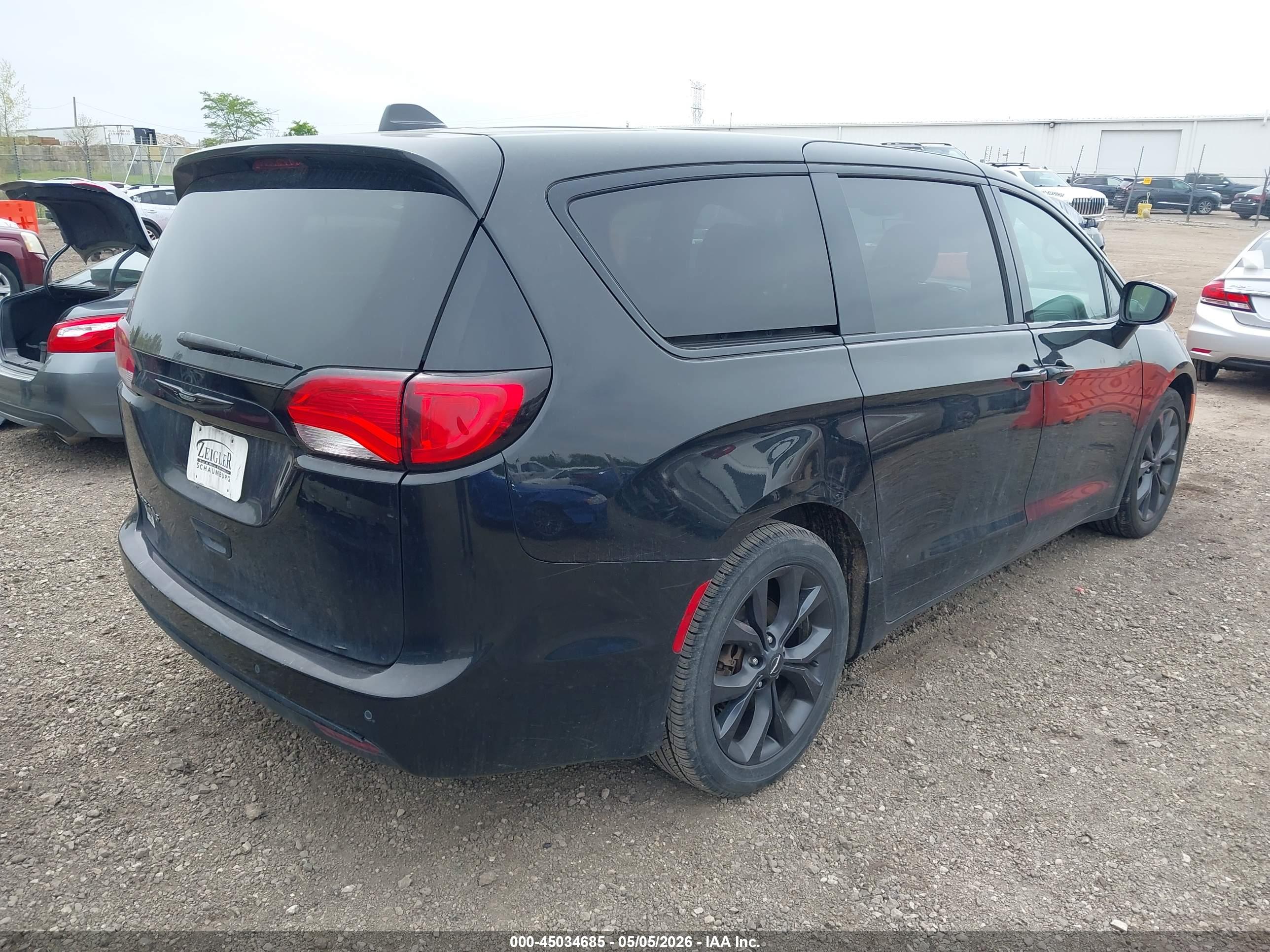 CHRYSLER PACIFICA image 4