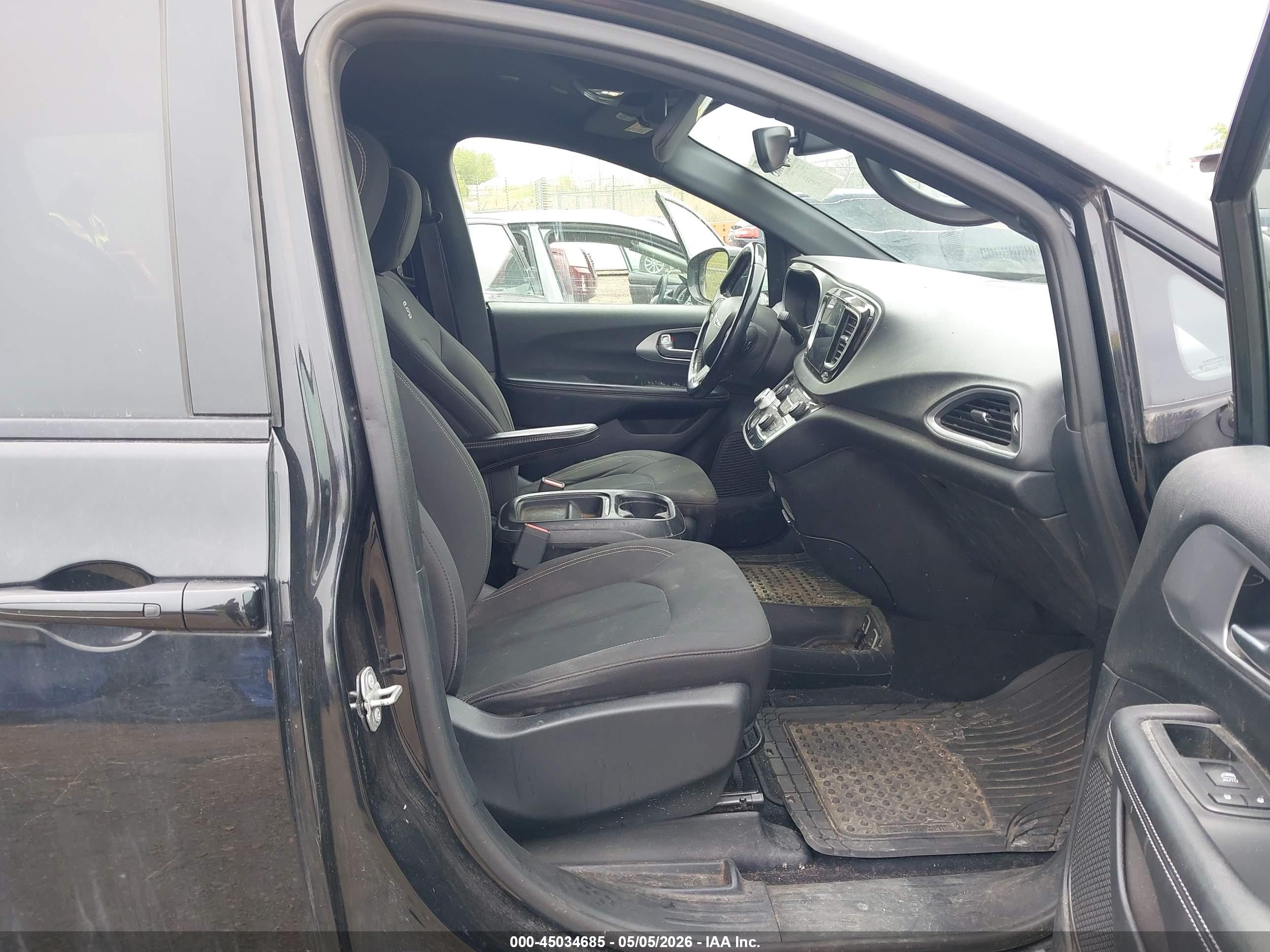 CHRYSLER PACIFICA image 5