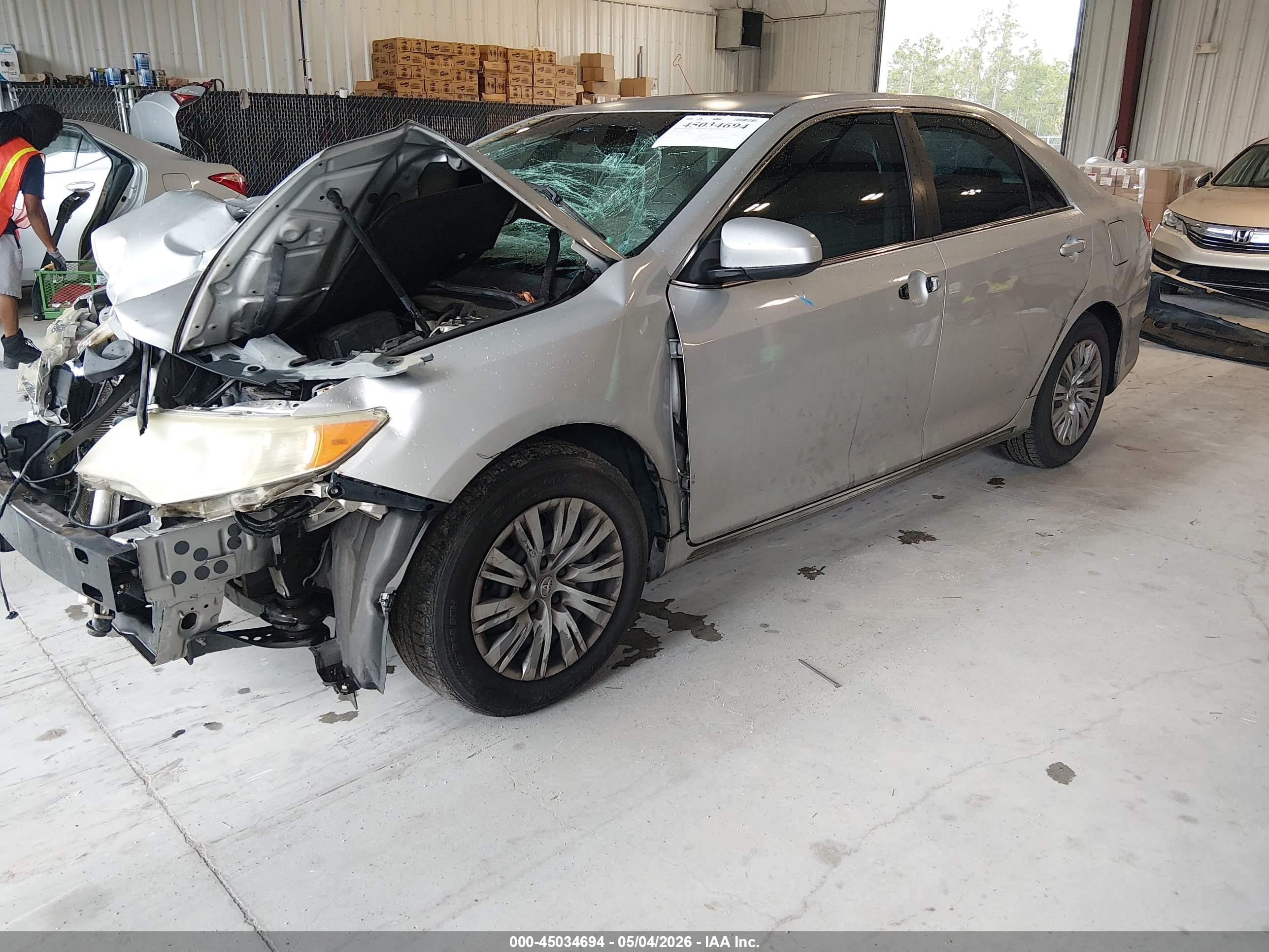 TOYOTA CAMRY image 2