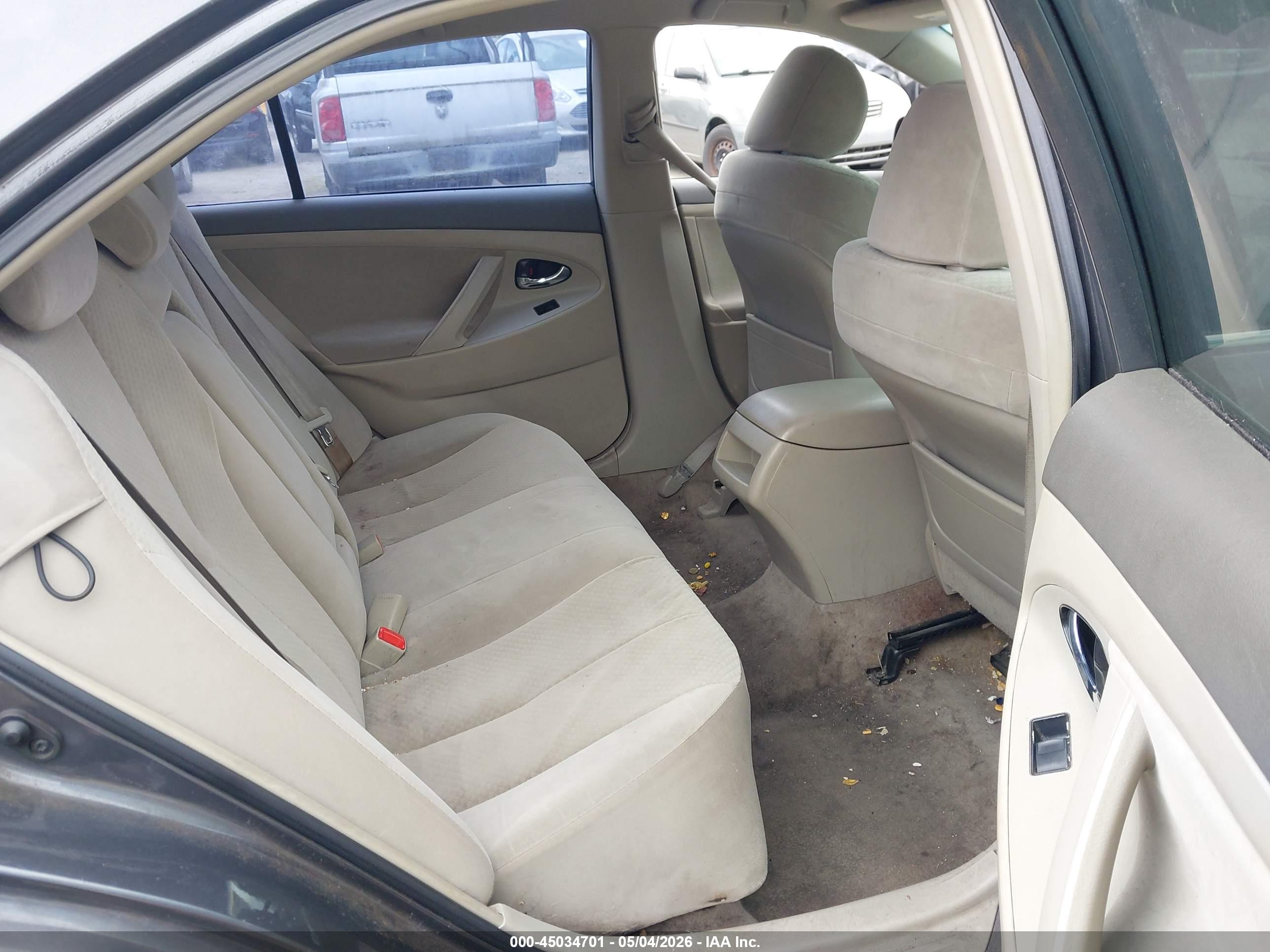 TOYOTA CAMRY image 8