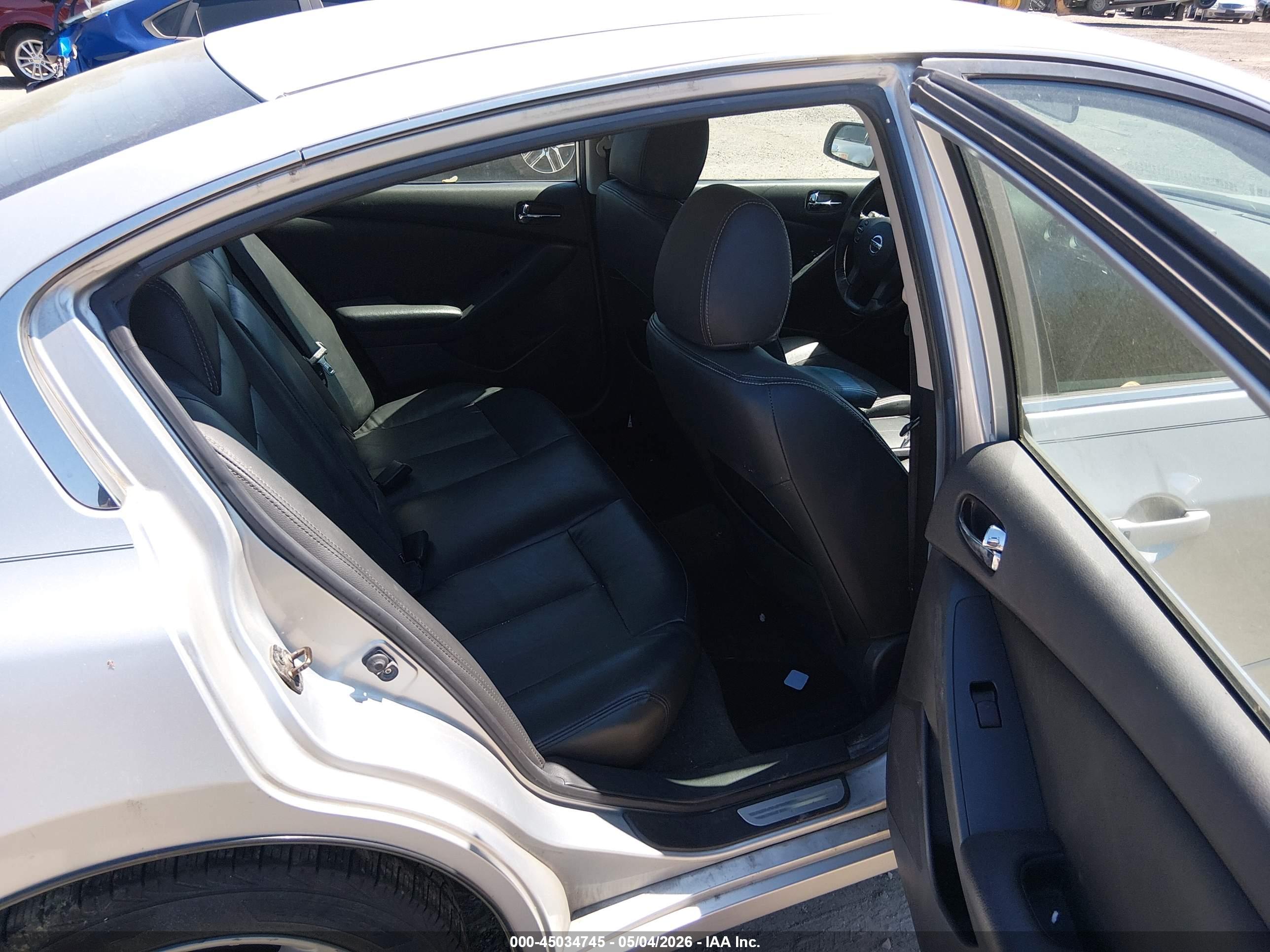 NISSAN ALTIMA image 8