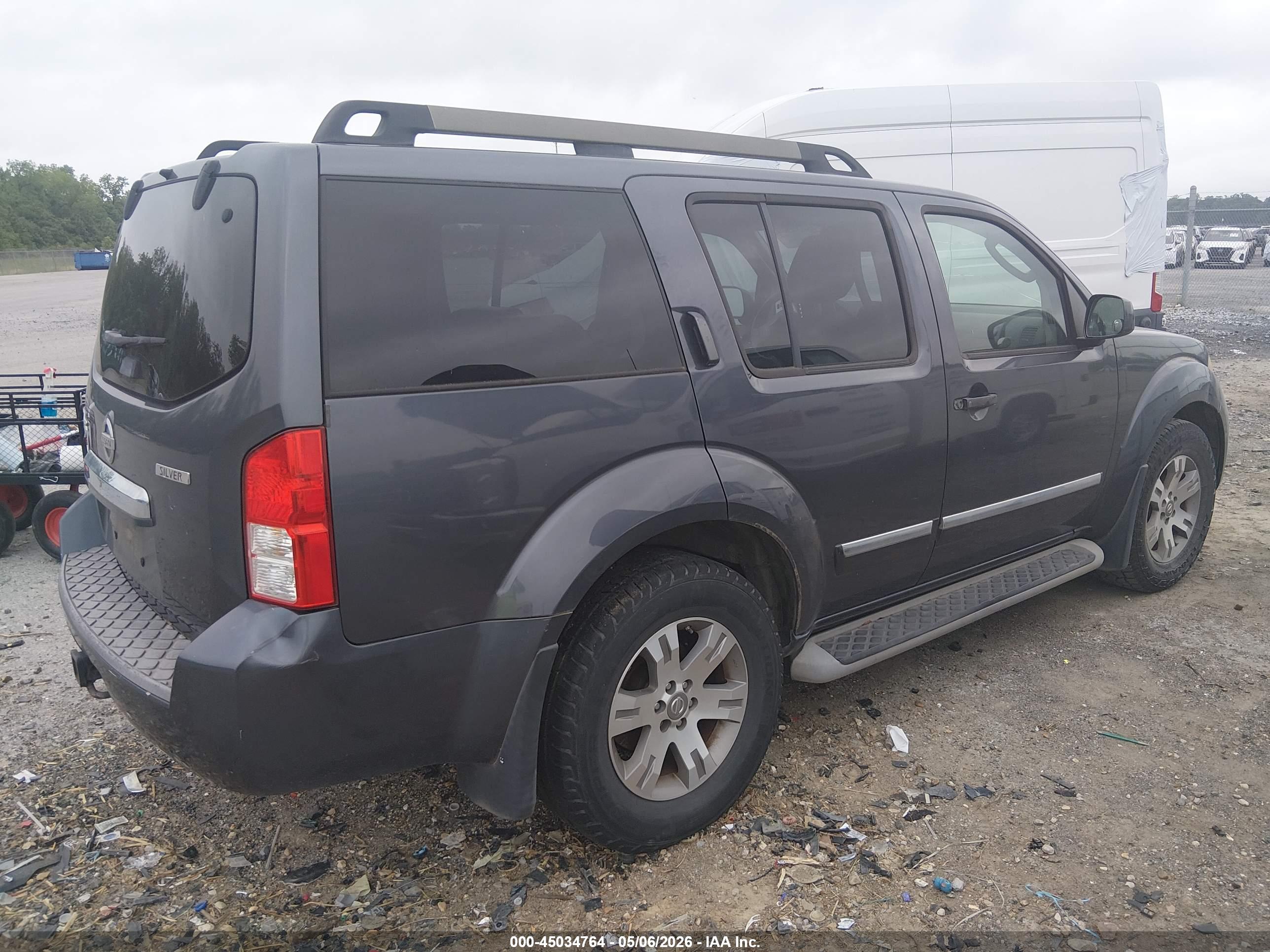 NISSAN PATHFINDER image 4