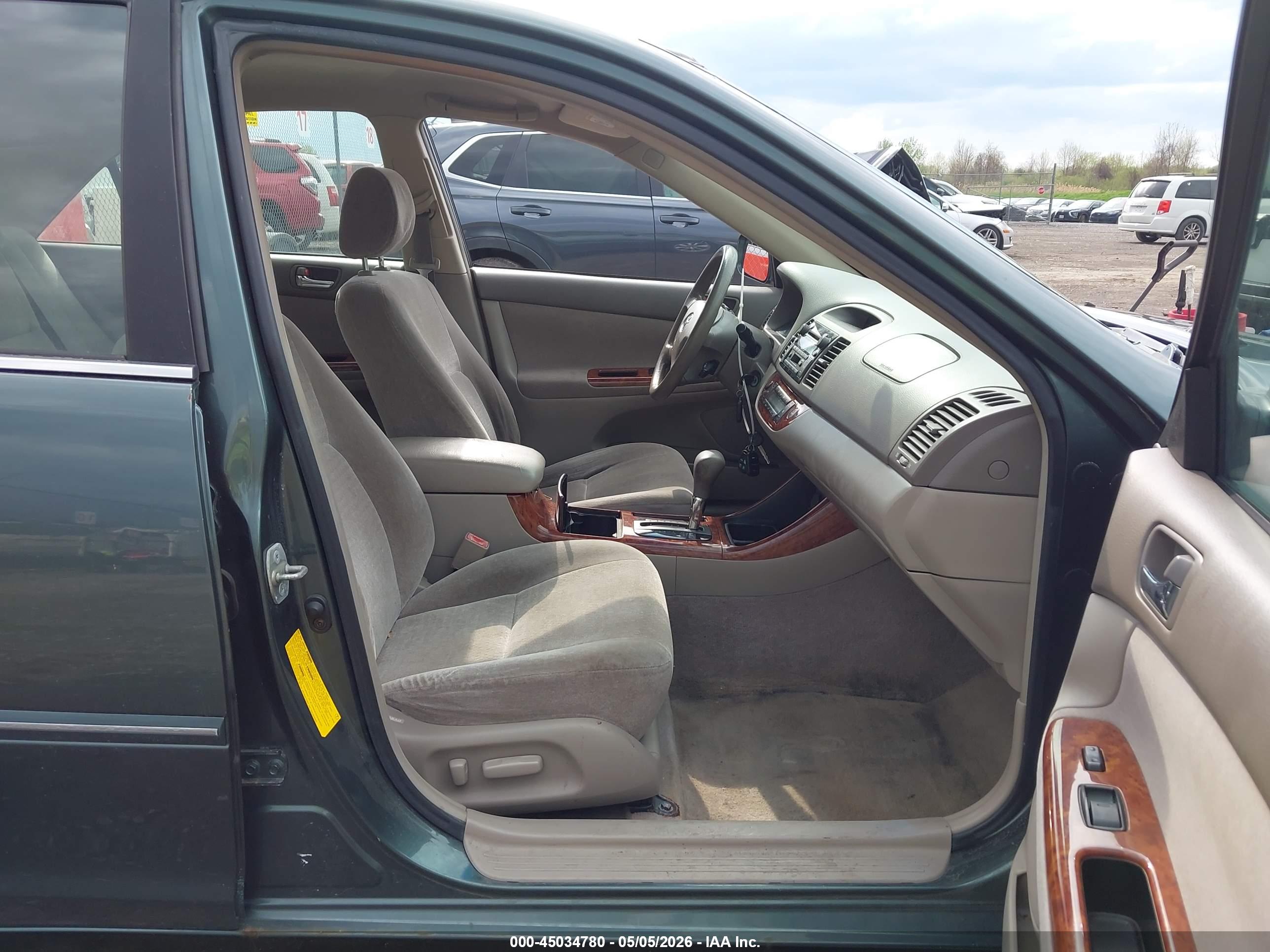TOYOTA CAMRY image 5
