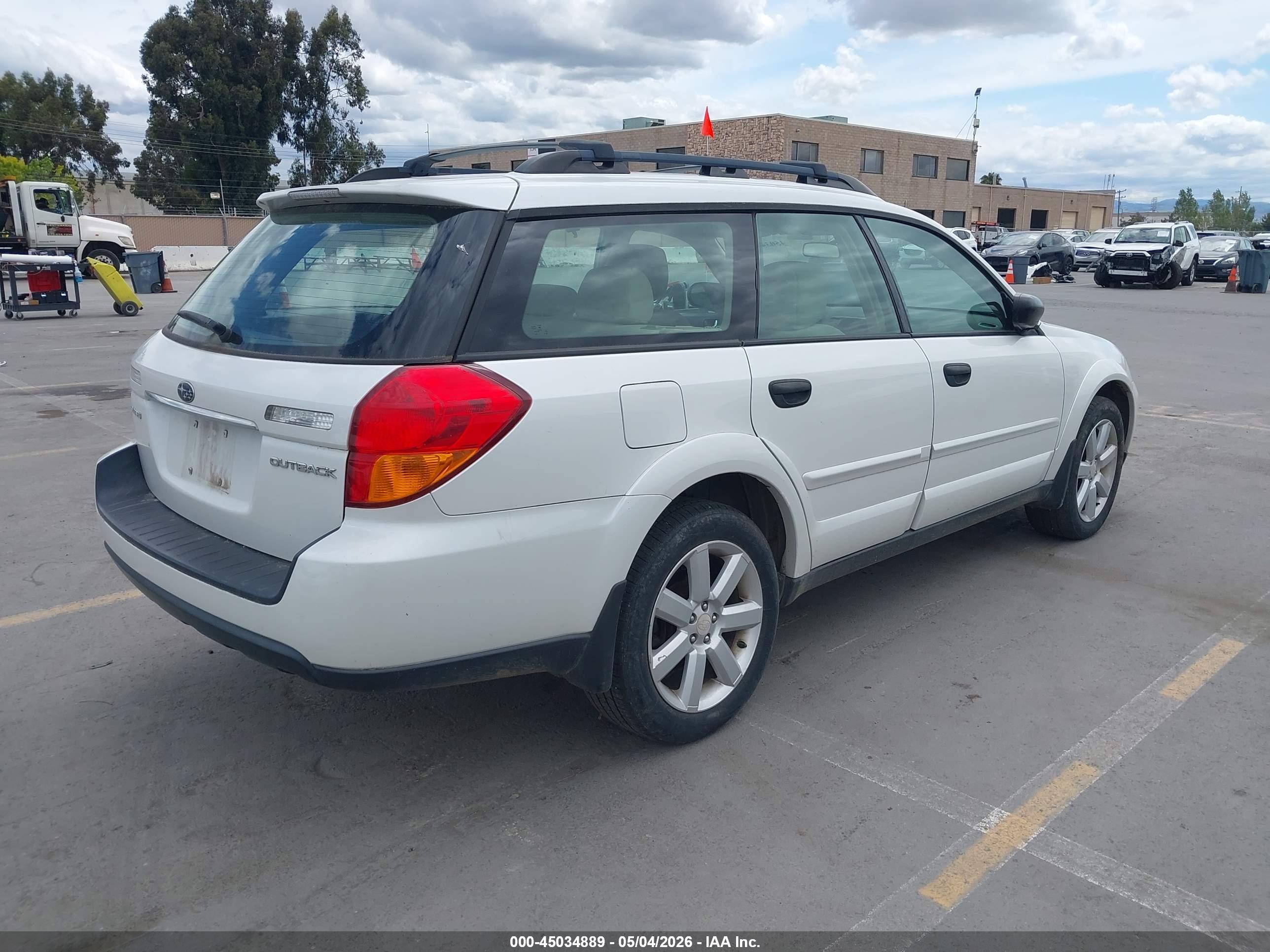 SUBARU OUTBACK image 4