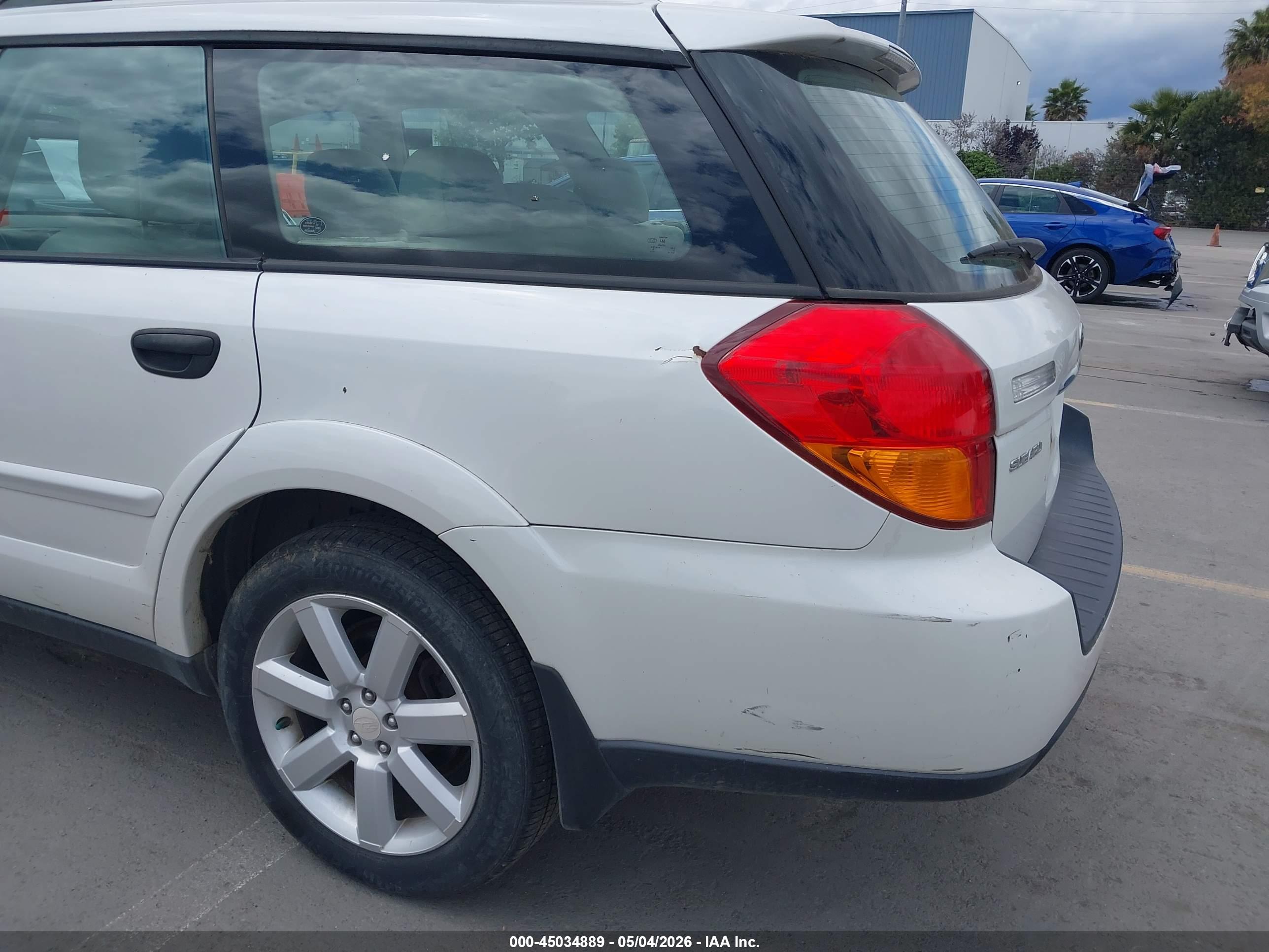 SUBARU OUTBACK image 6