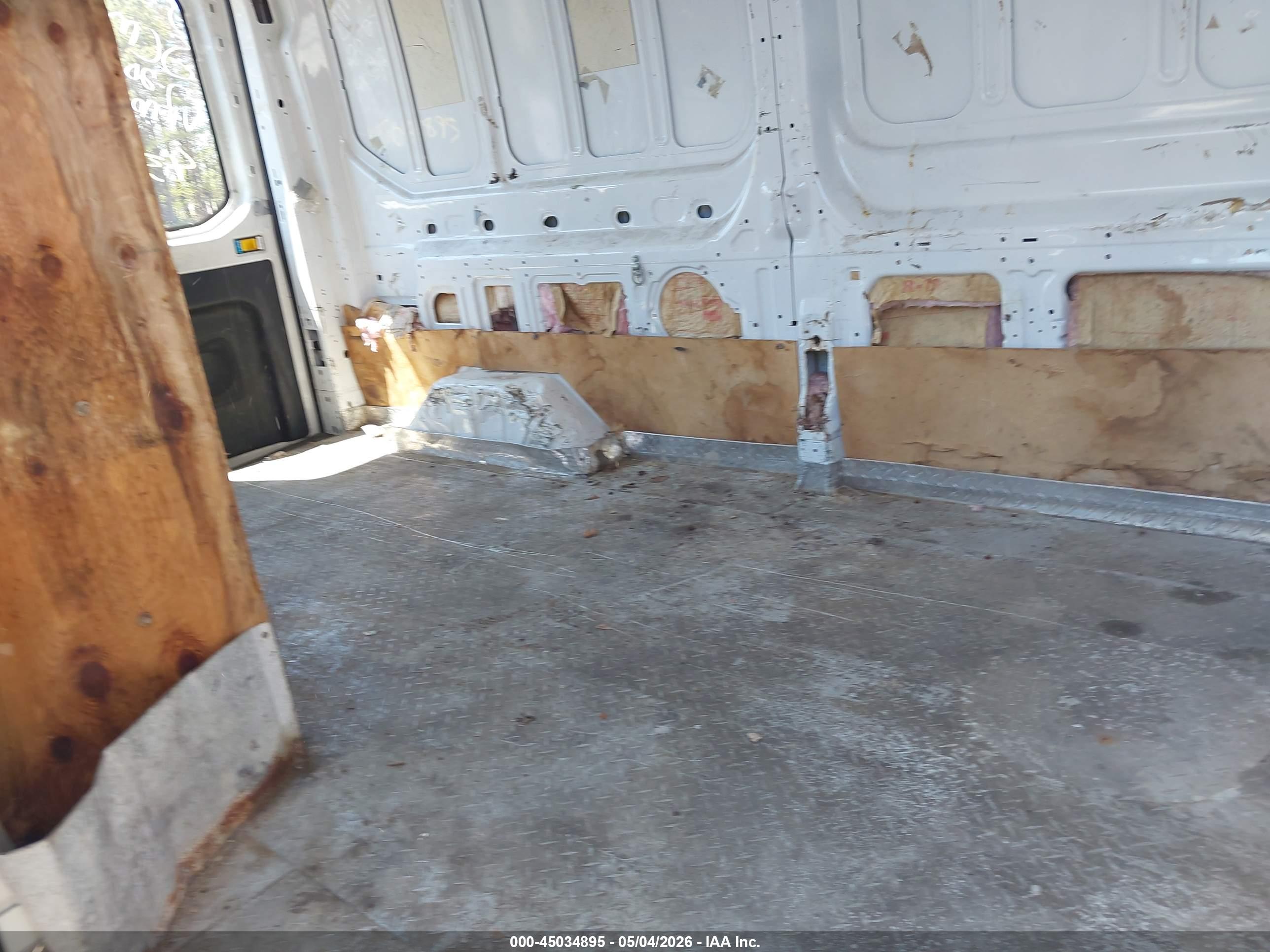 FORD TRANSIT-250 image 8
