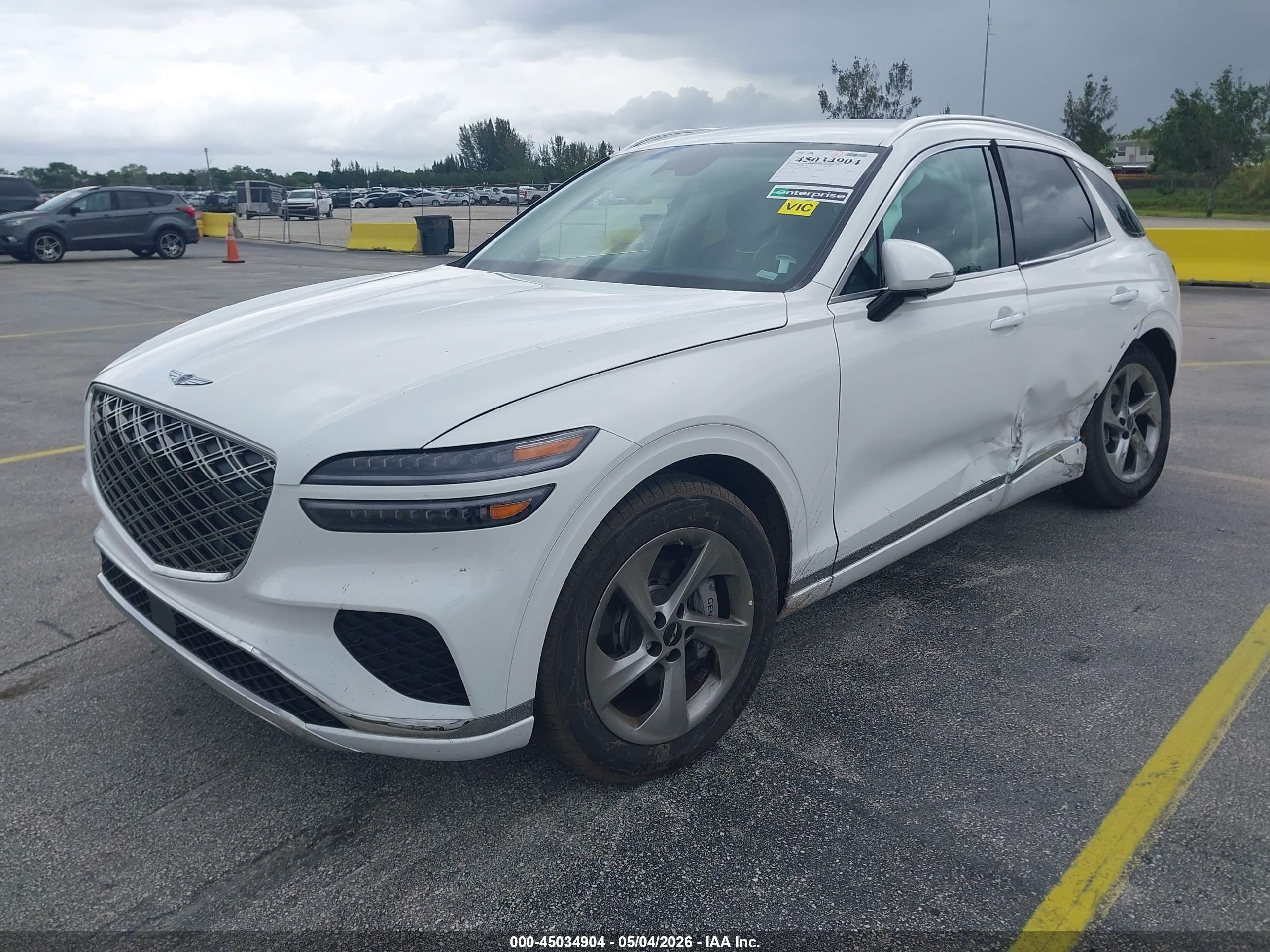 GENESIS GV70 image 2