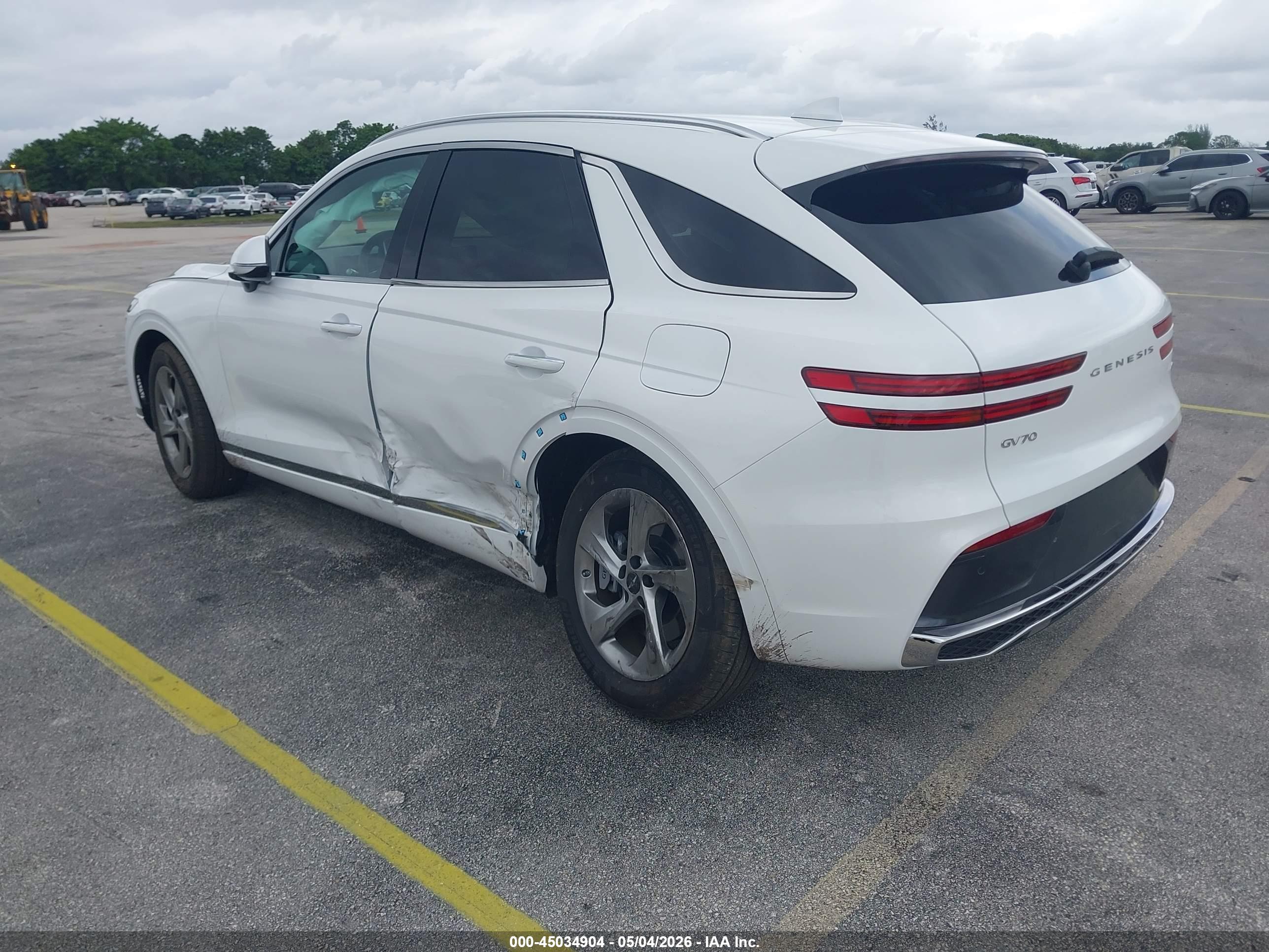 GENESIS GV70 image 3