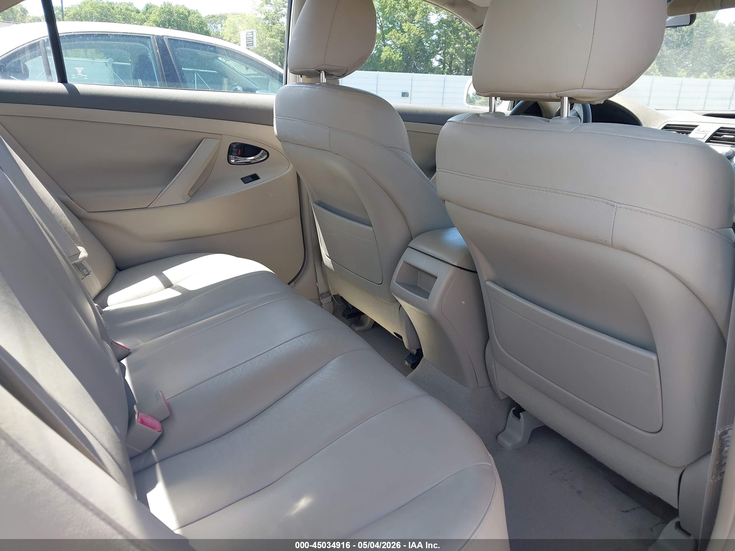 TOYOTA CAMRY image 8