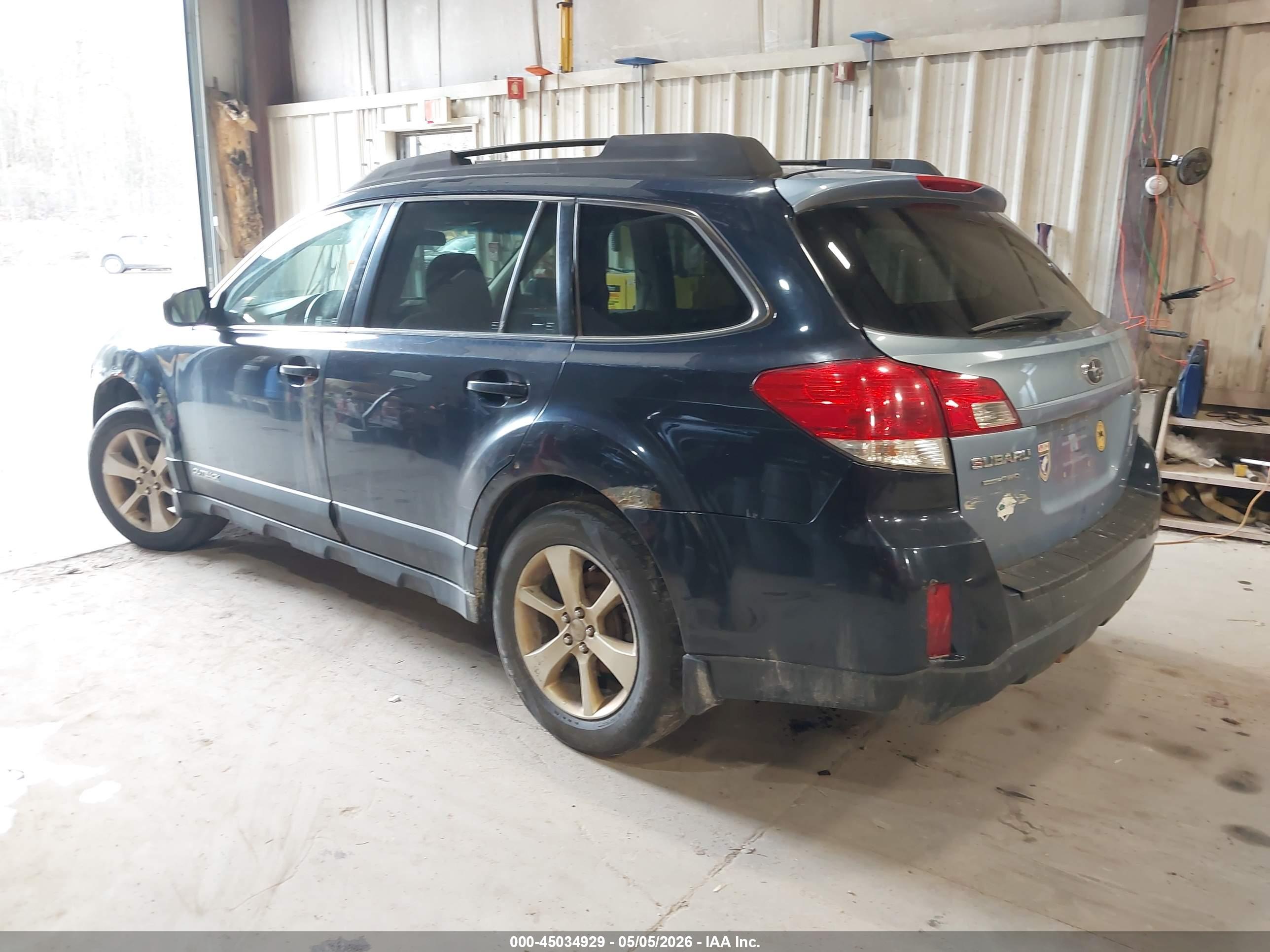 SUBARU OUTBACK image 3