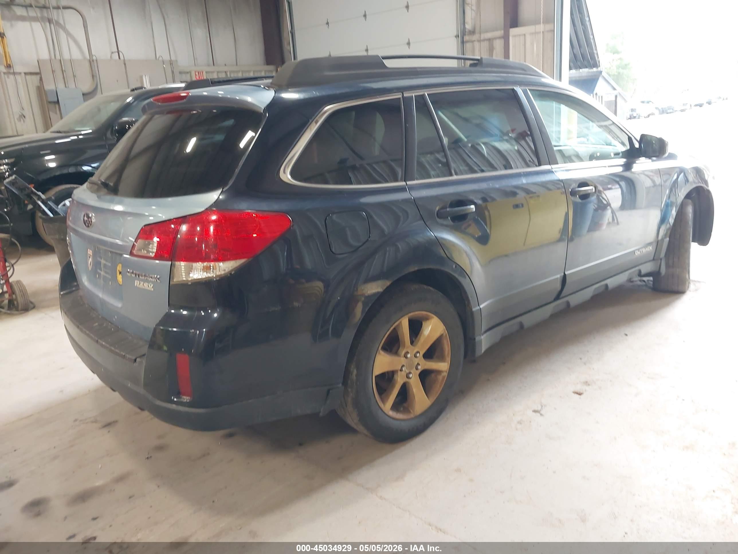 SUBARU OUTBACK image 4
