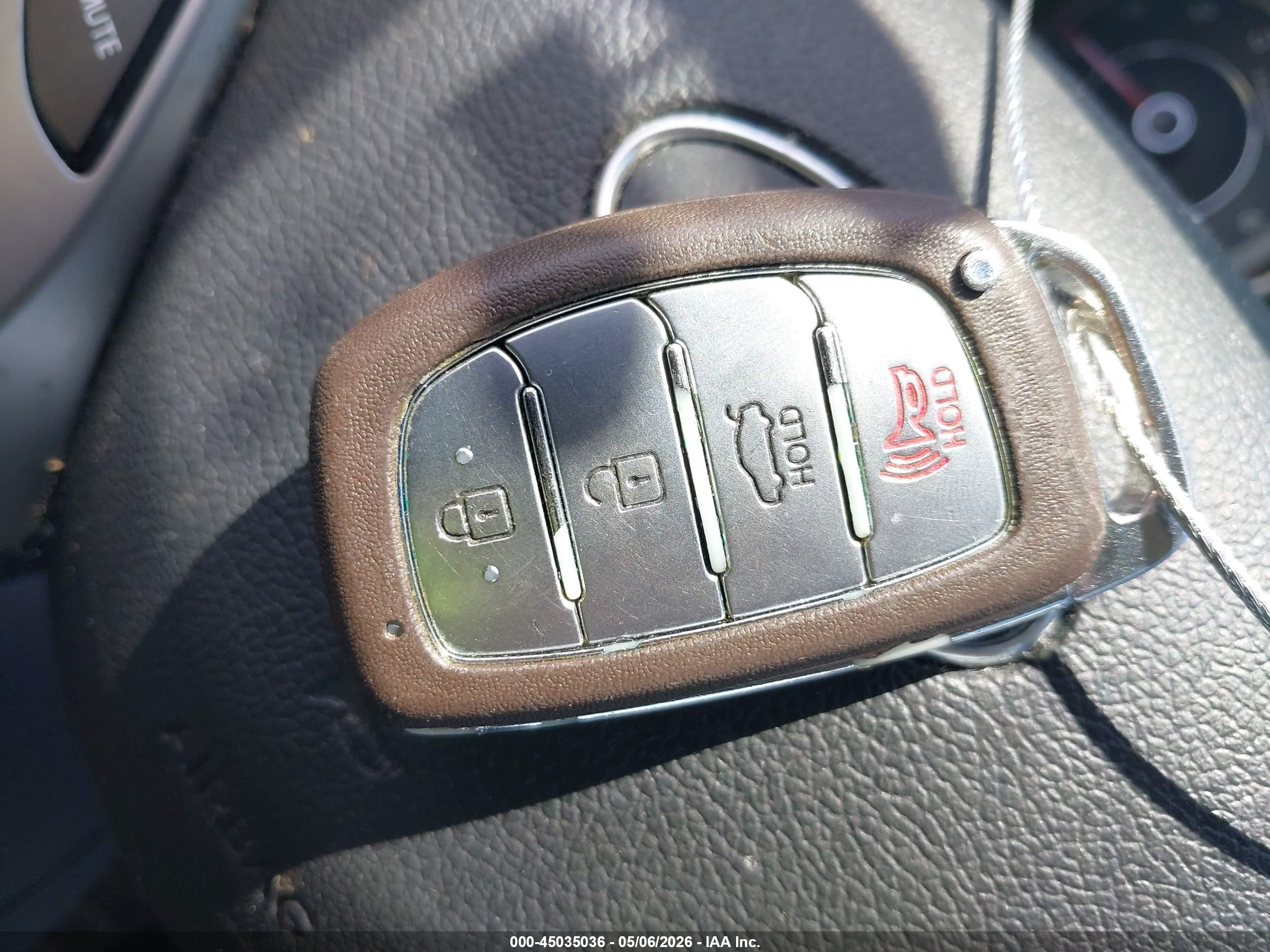 HYUNDAI ELANTRA image 11