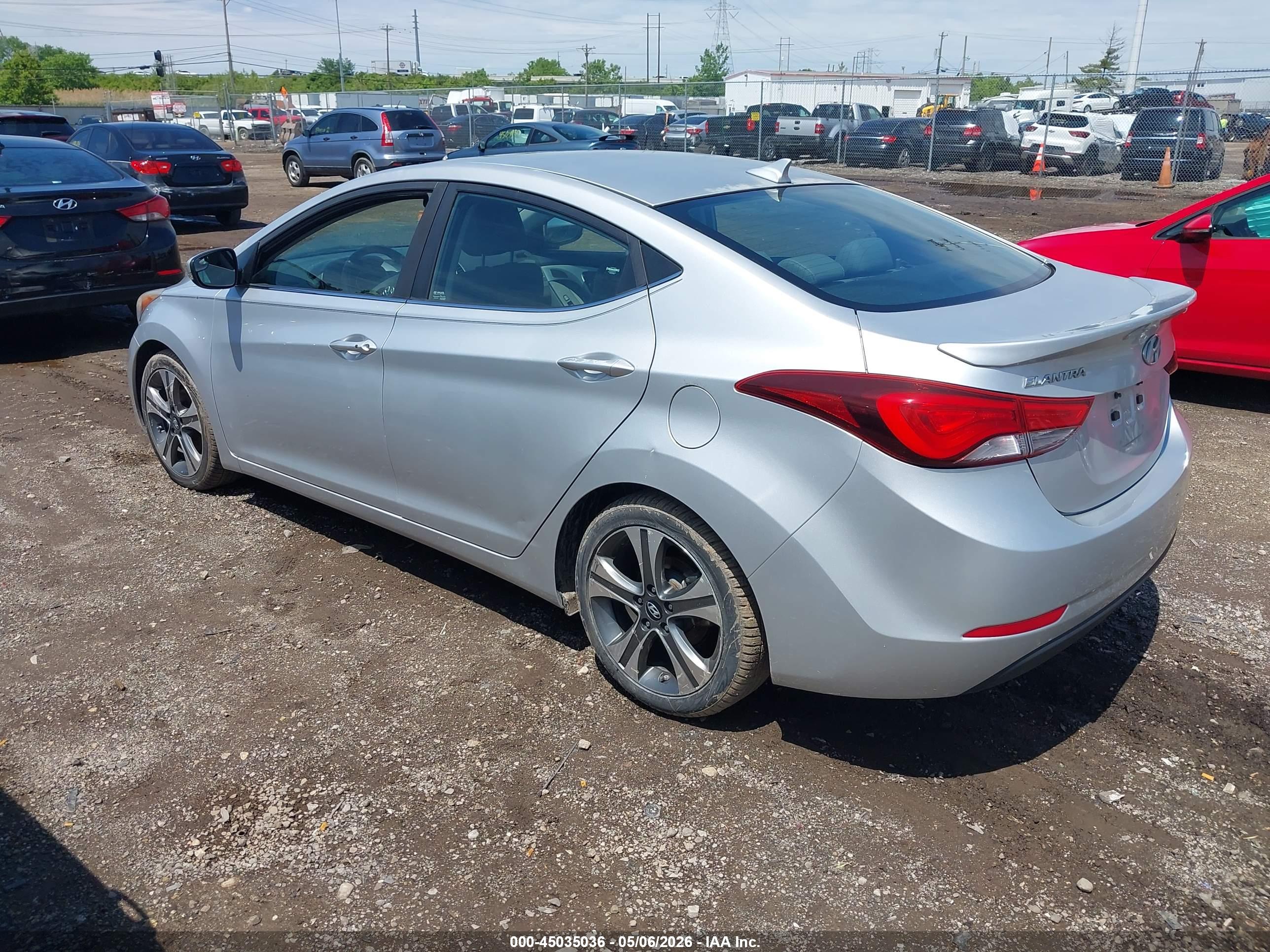 HYUNDAI ELANTRA image 3