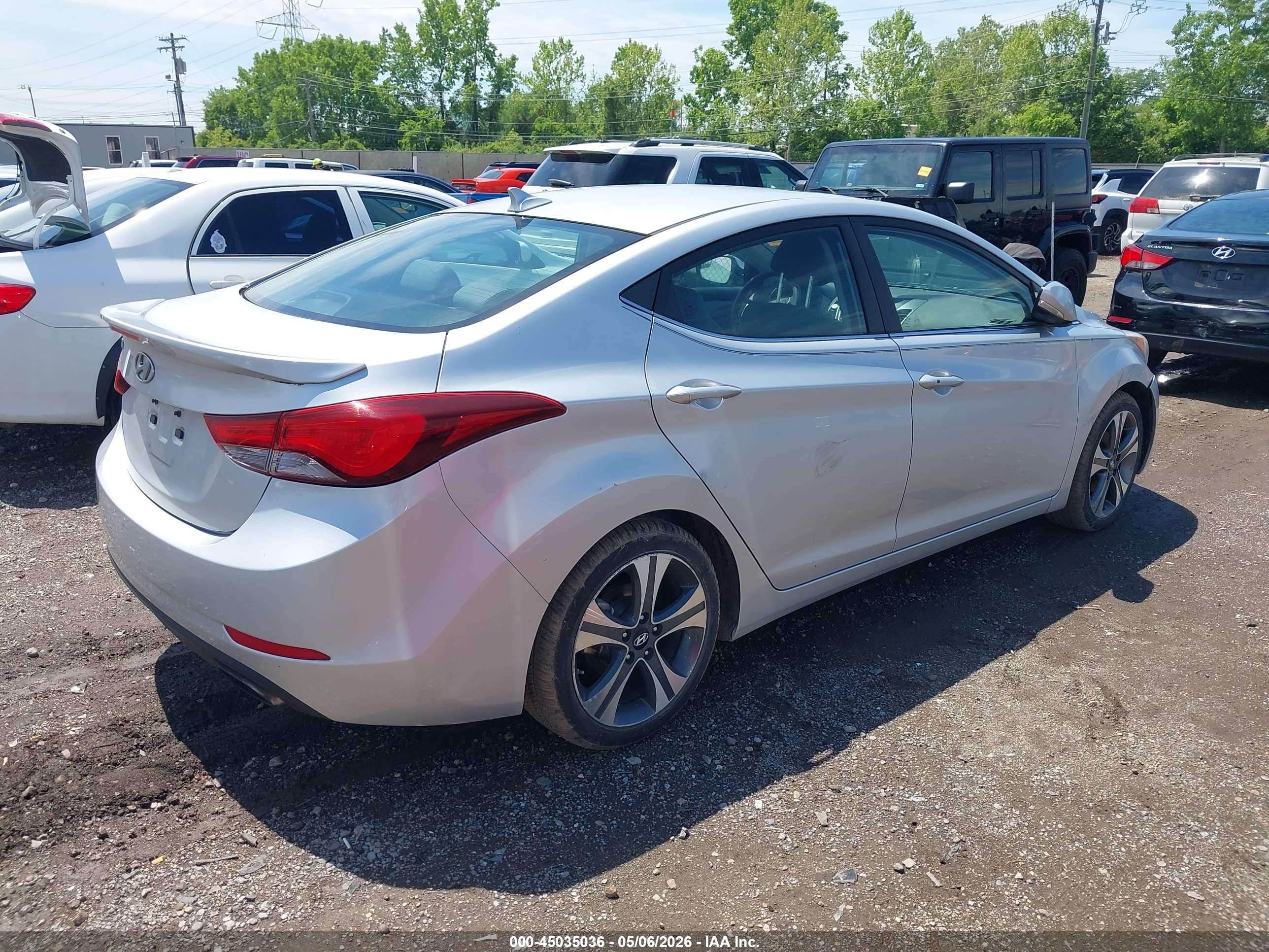 HYUNDAI ELANTRA image 4