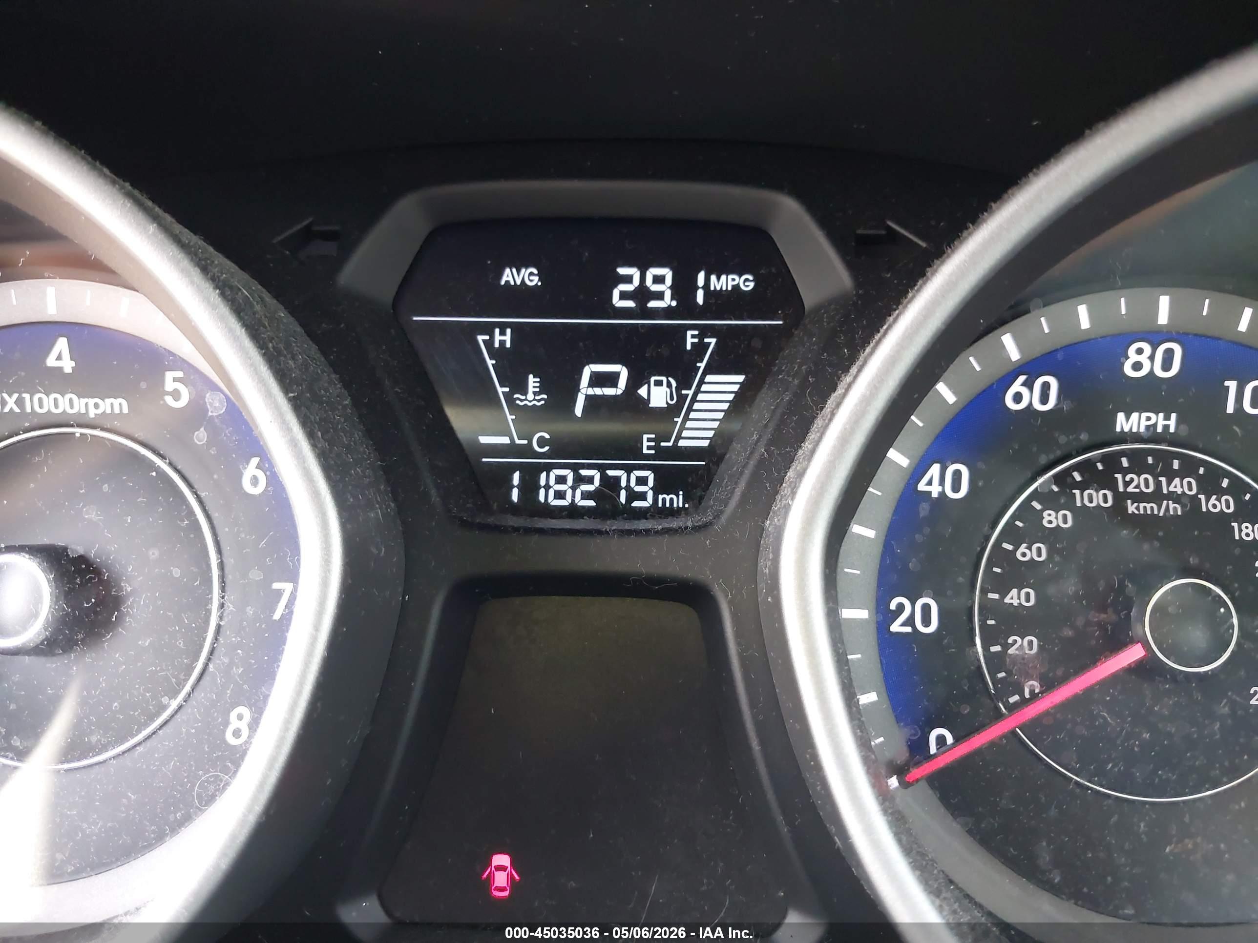 HYUNDAI ELANTRA image 7