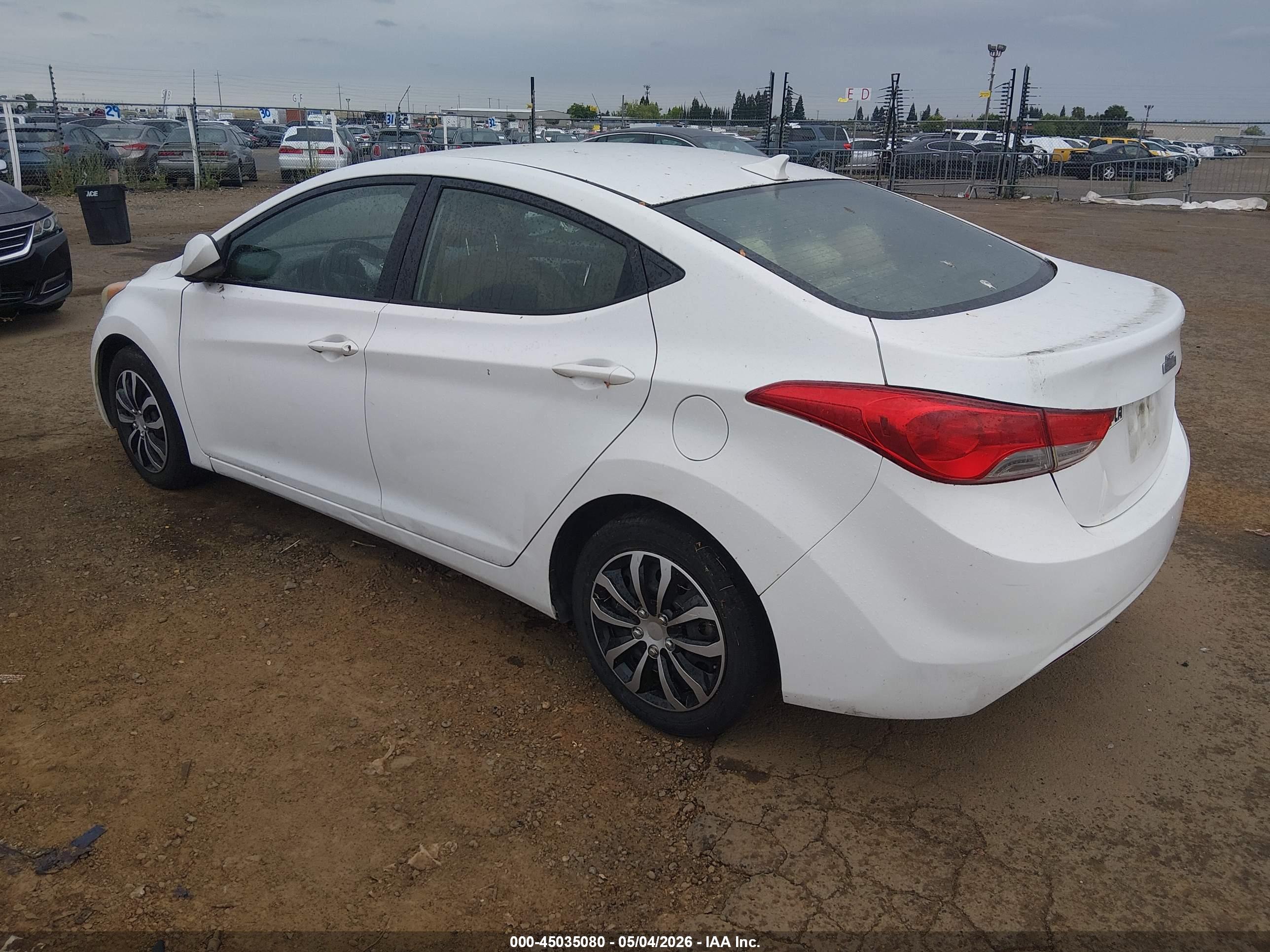HYUNDAI ELANTRA image 3