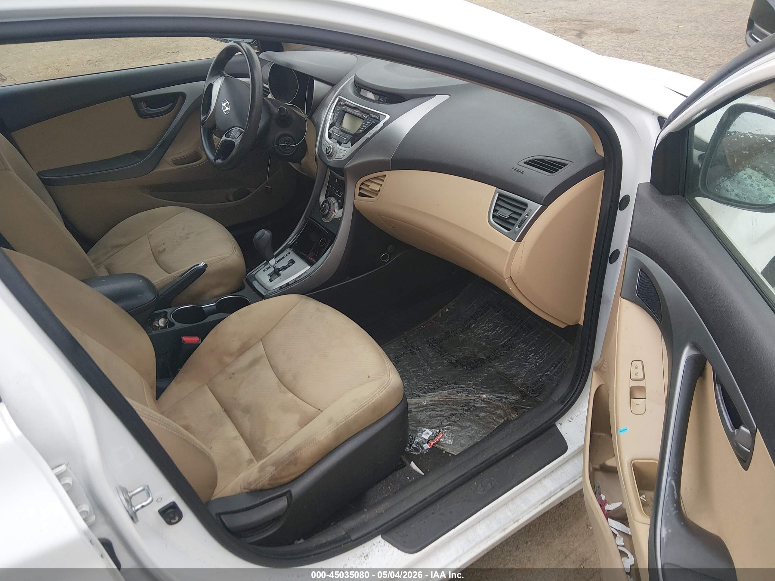 HYUNDAI ELANTRA image 5