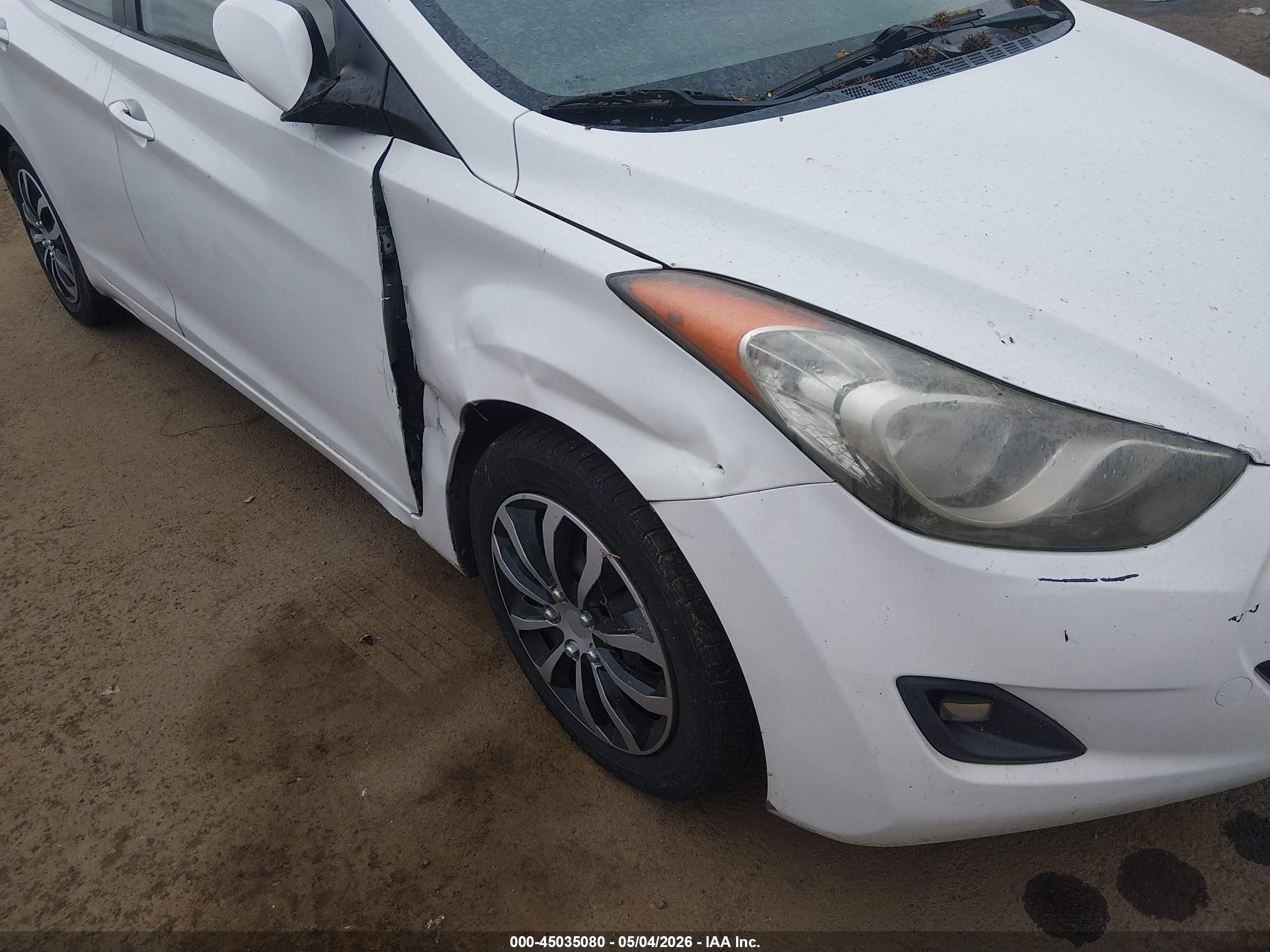 HYUNDAI ELANTRA image 6