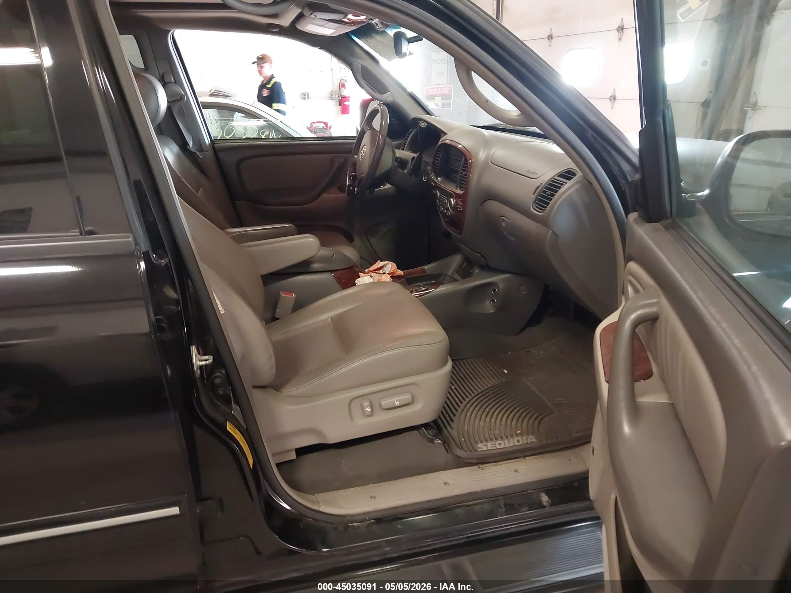 TOYOTA SEQUOIA image 5