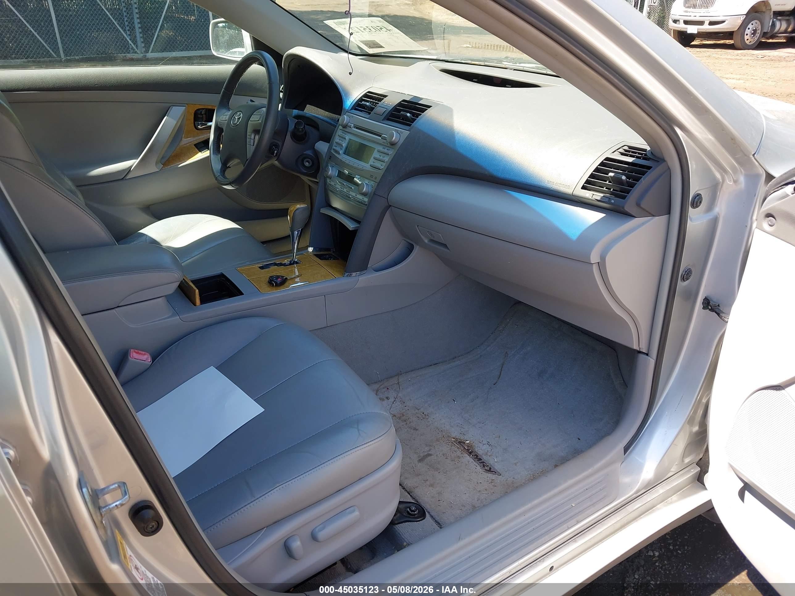 TOYOTA CAMRY image 5